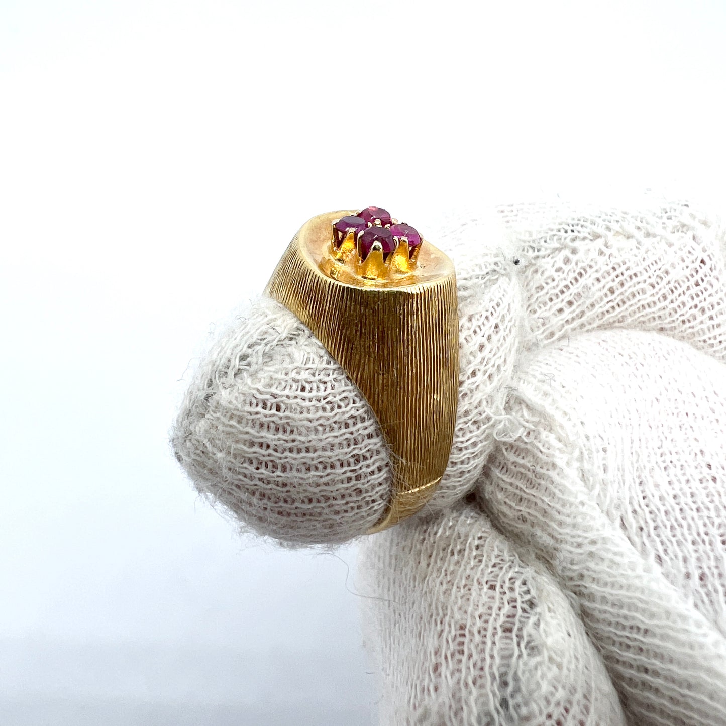 GARAVELLI ALDO, Italy c 1940s. Vintage 18k Gold Ruby Ring