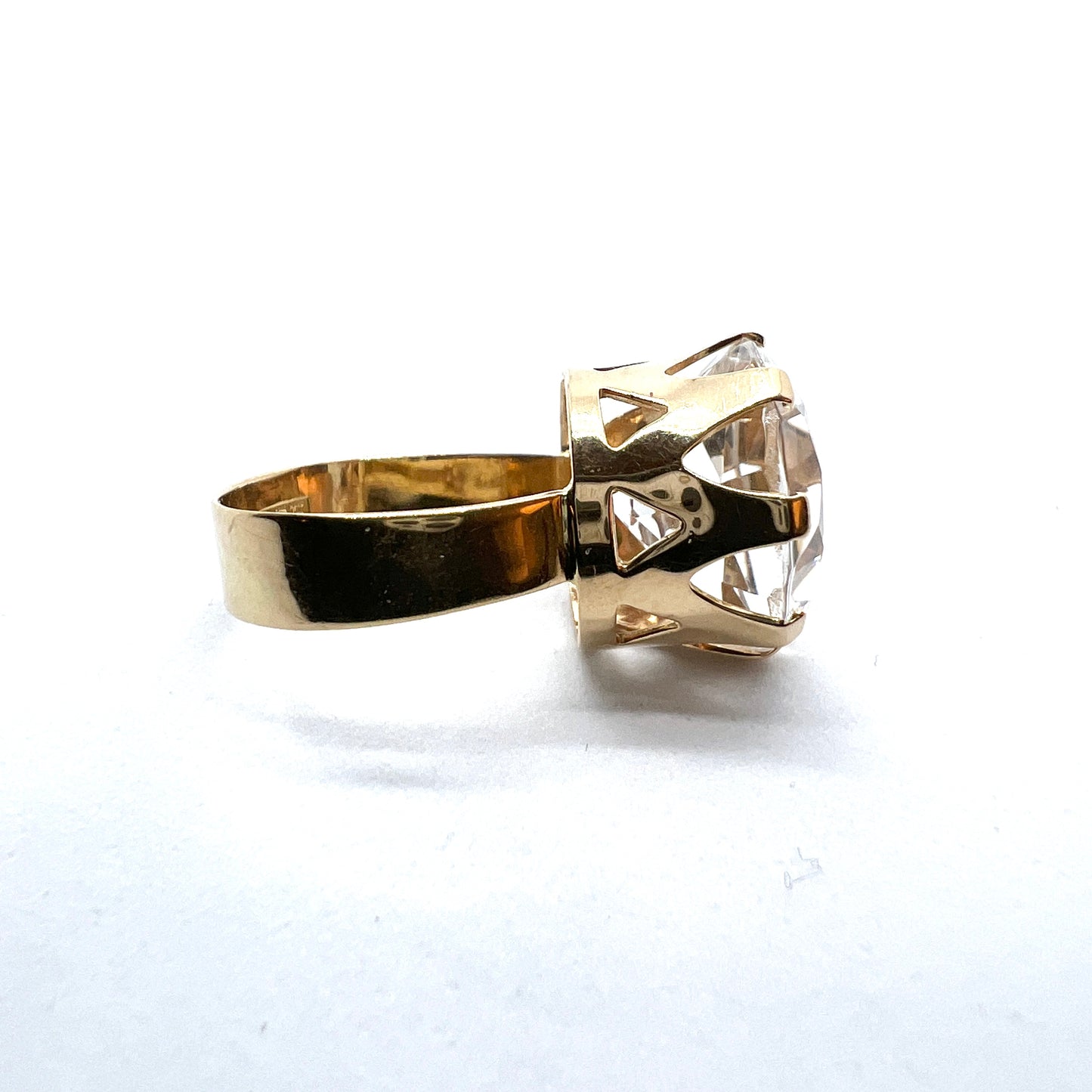 Hedbergs, Sweden 1960s Vintage Modernist 18k Gold Rock Crystal Ring.