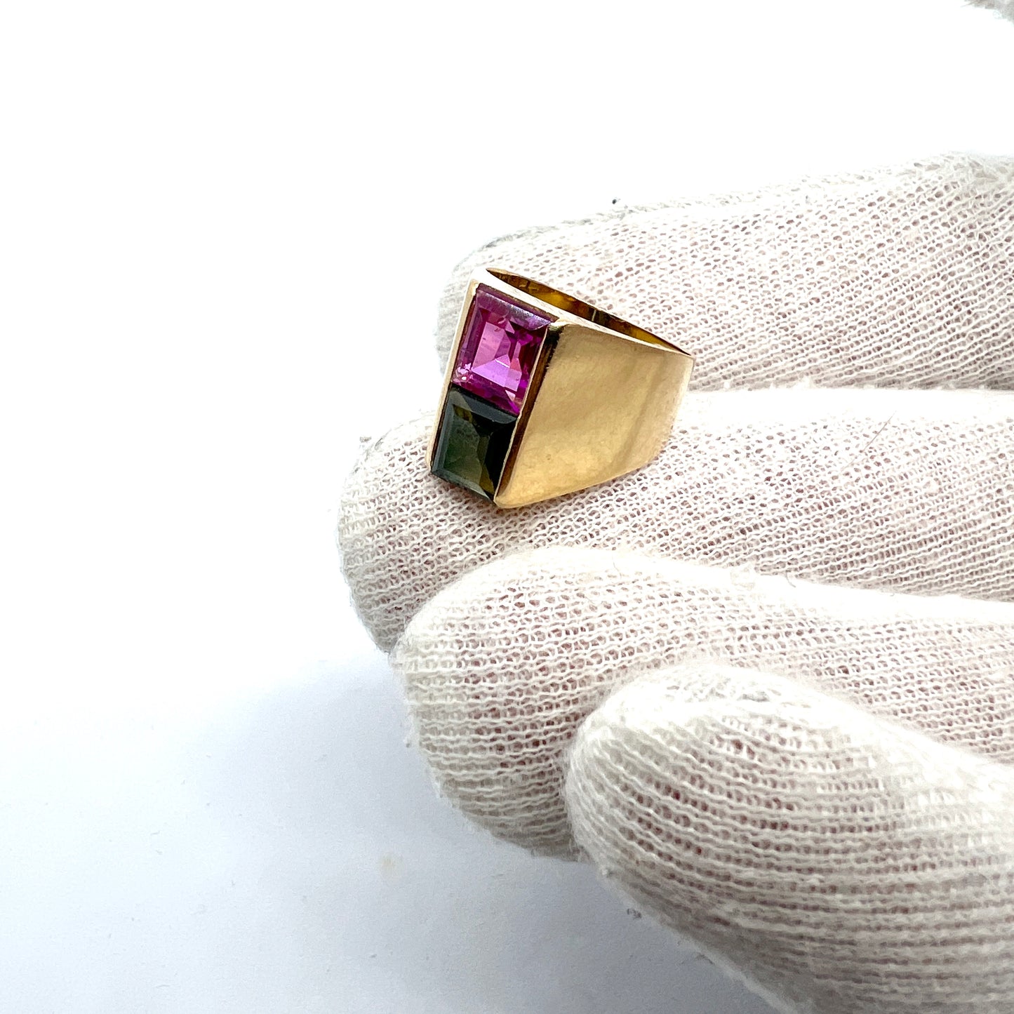 Hellerstedt, Sweden 1964 Vintage 18k Gold Synthetic Sapphire Tourmaline Ring.