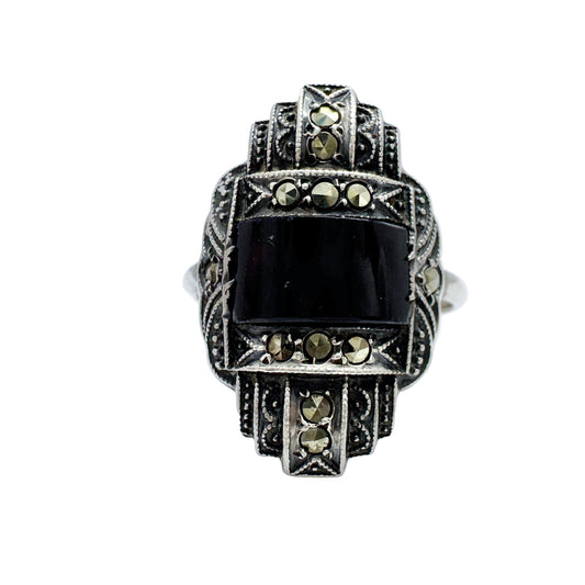 Art Deco ca 1930. Vintage Silver Onyx Marcasite Ring.