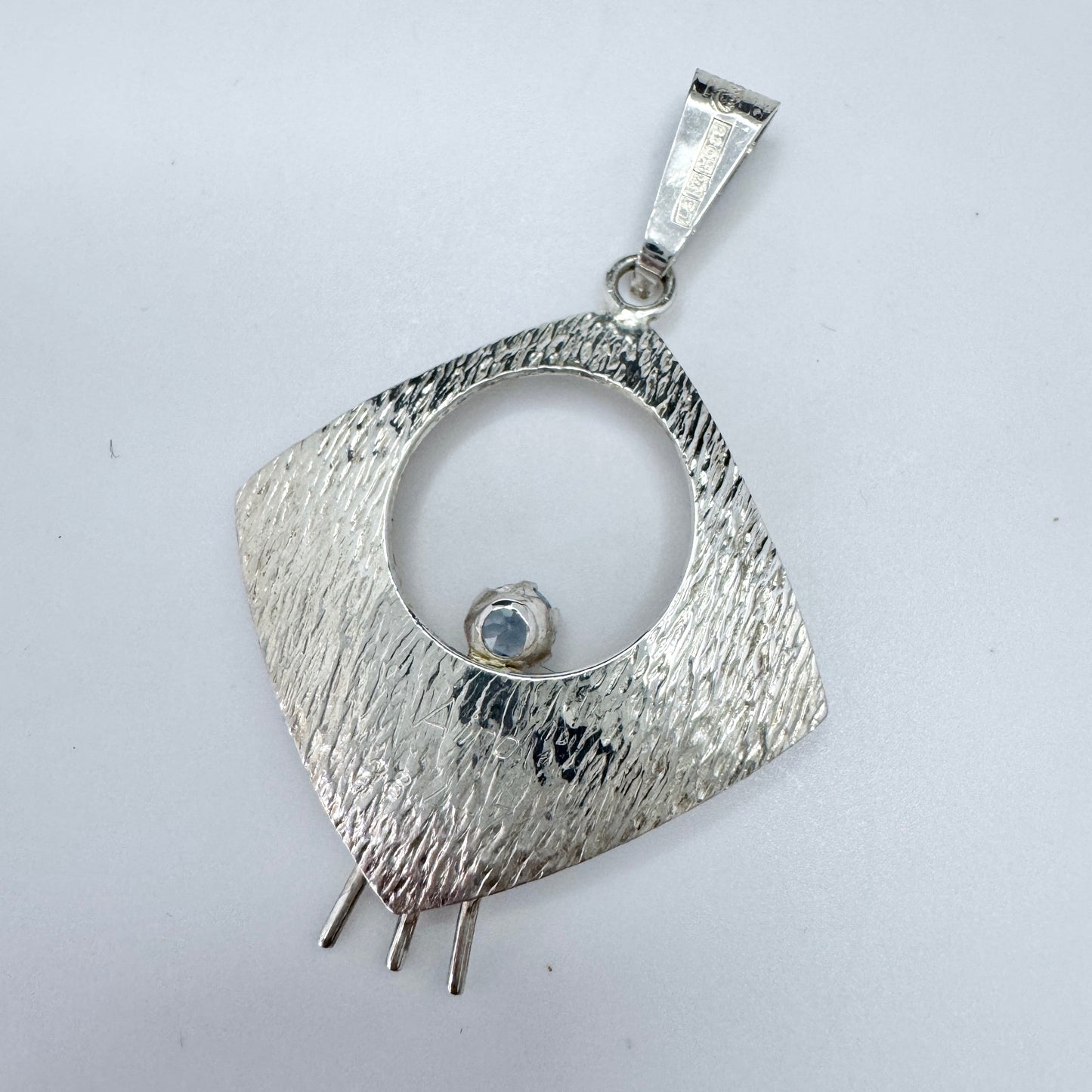 Edvard Kinni, Finland 1970 Vintage Solid Silver Synthetic Spinel Pendant.