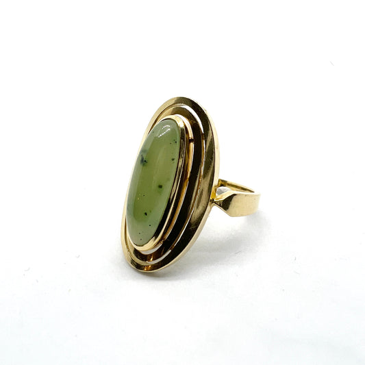 Vintage 18k Gold Nephrite Jade Ring.
