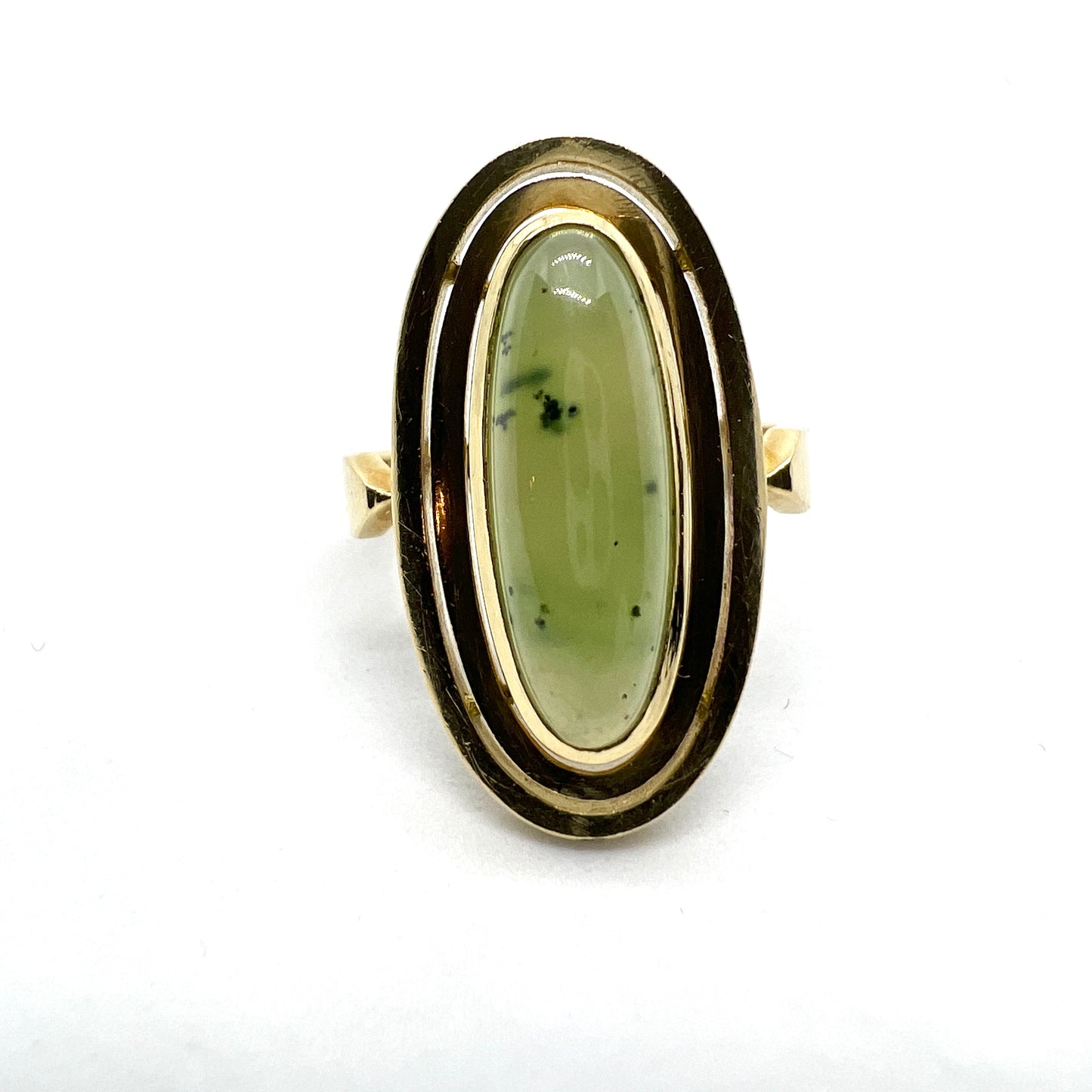 Vintage 18k Gold Nephrite Jade Ring.