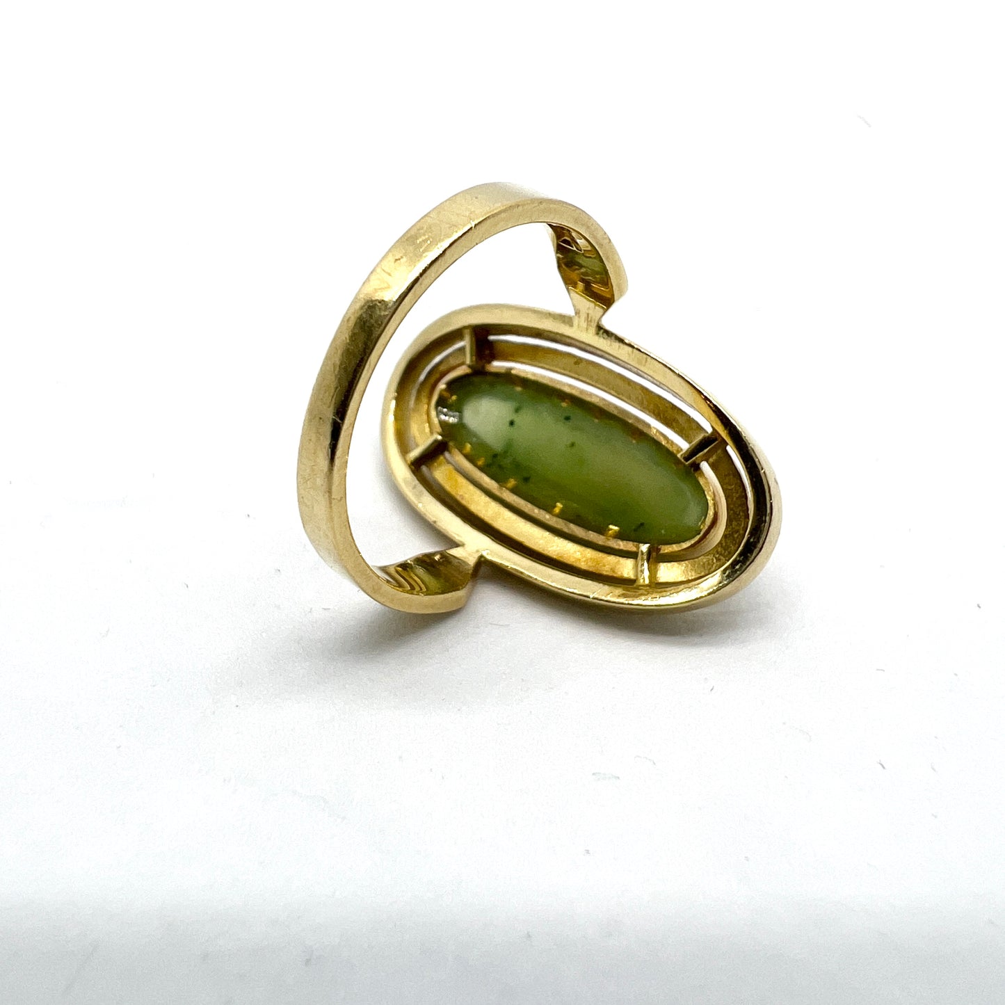 Vintage 18k Gold Nephrite Jade Ring.