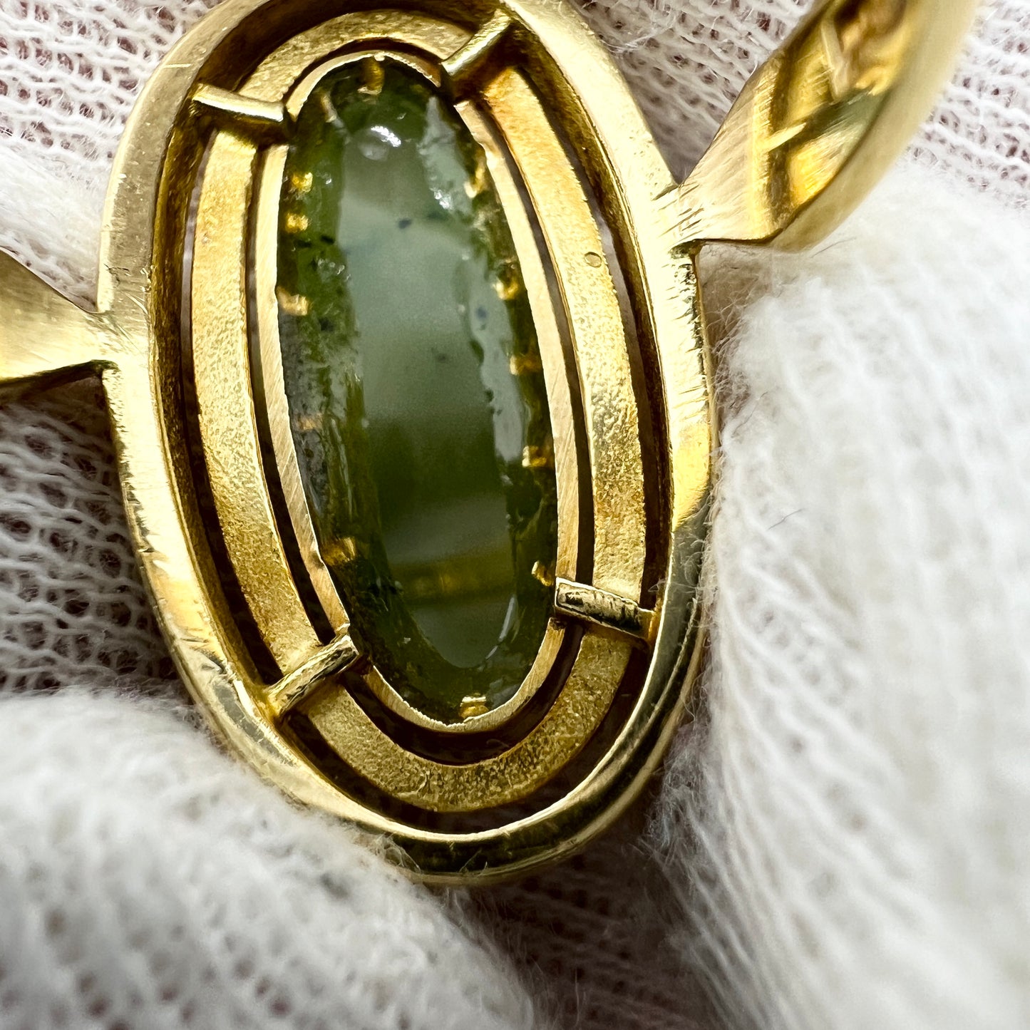 Vintage 18k Gold Nephrite Jade Ring.