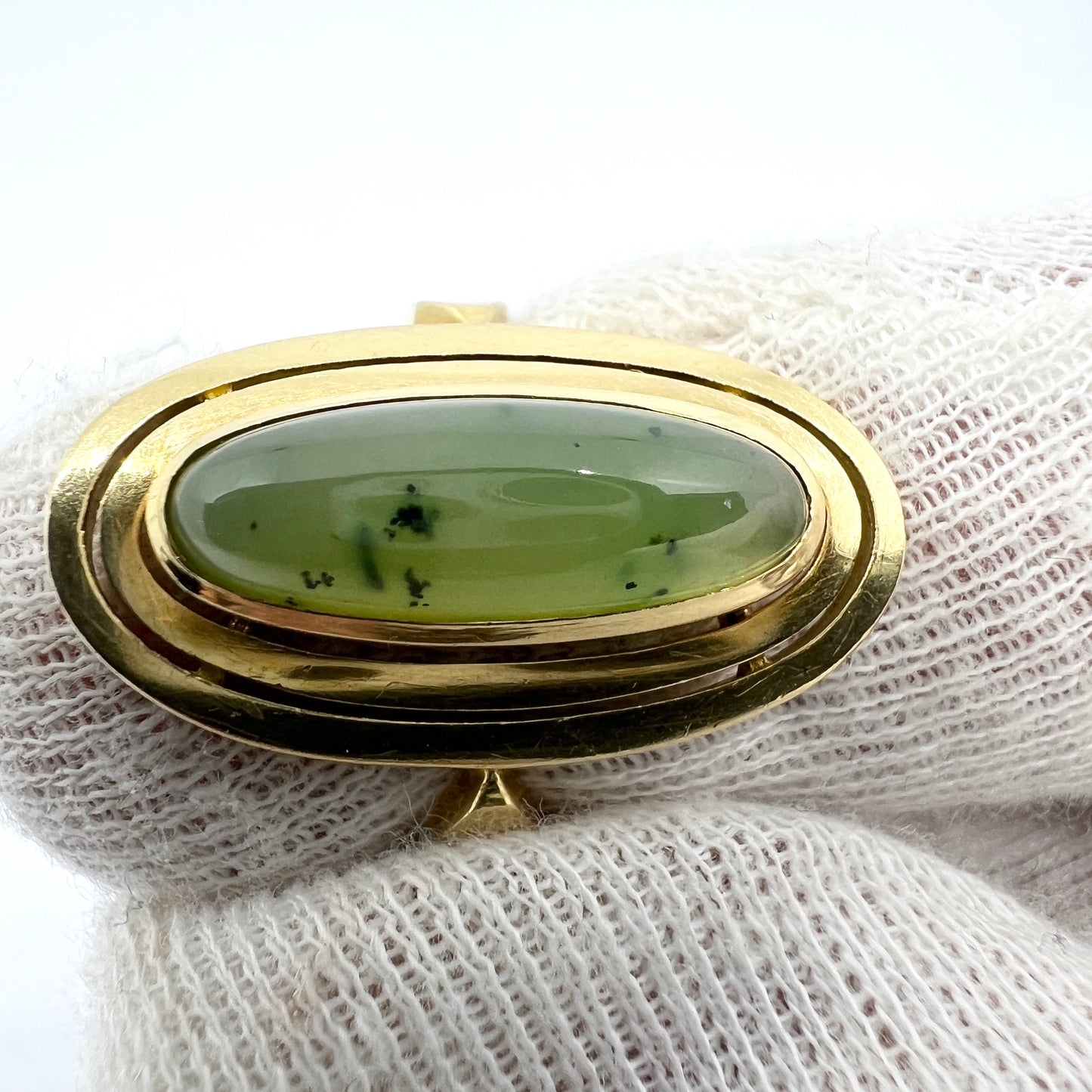 Vintage 18k Gold Nephrite Jade Ring.