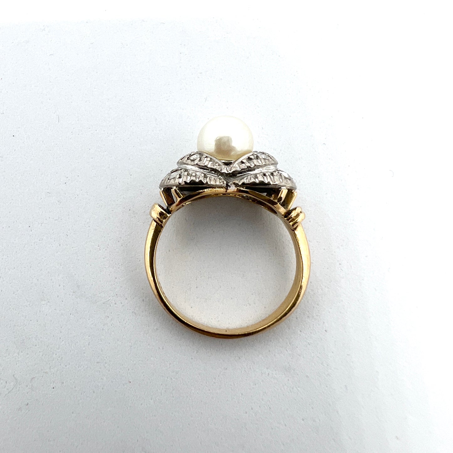Vintage 1940-50s. 18k Gold Diamond Pearl Pinky Ring.