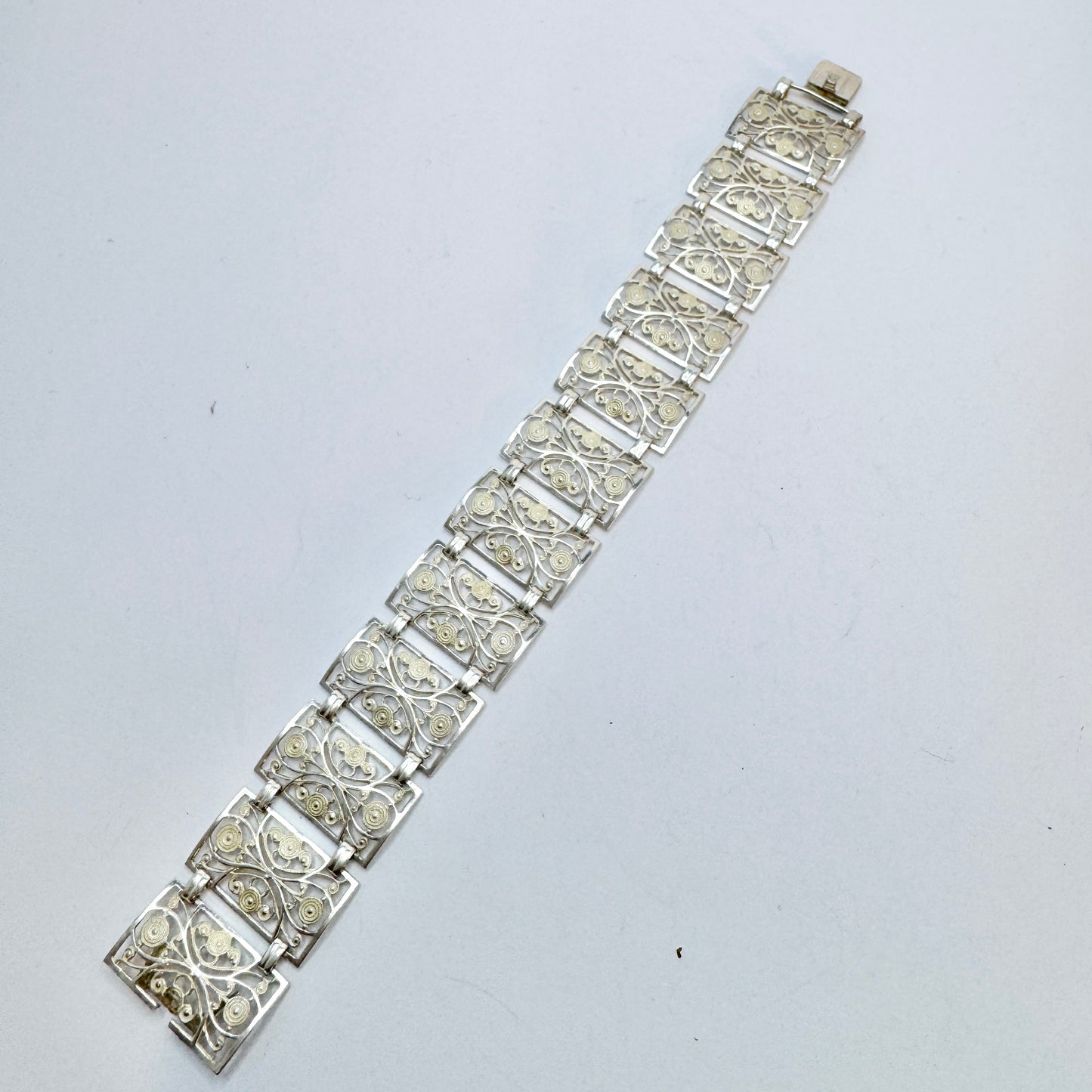 The Netherlands. Vintage Solid Silver Filigree Bracelet.