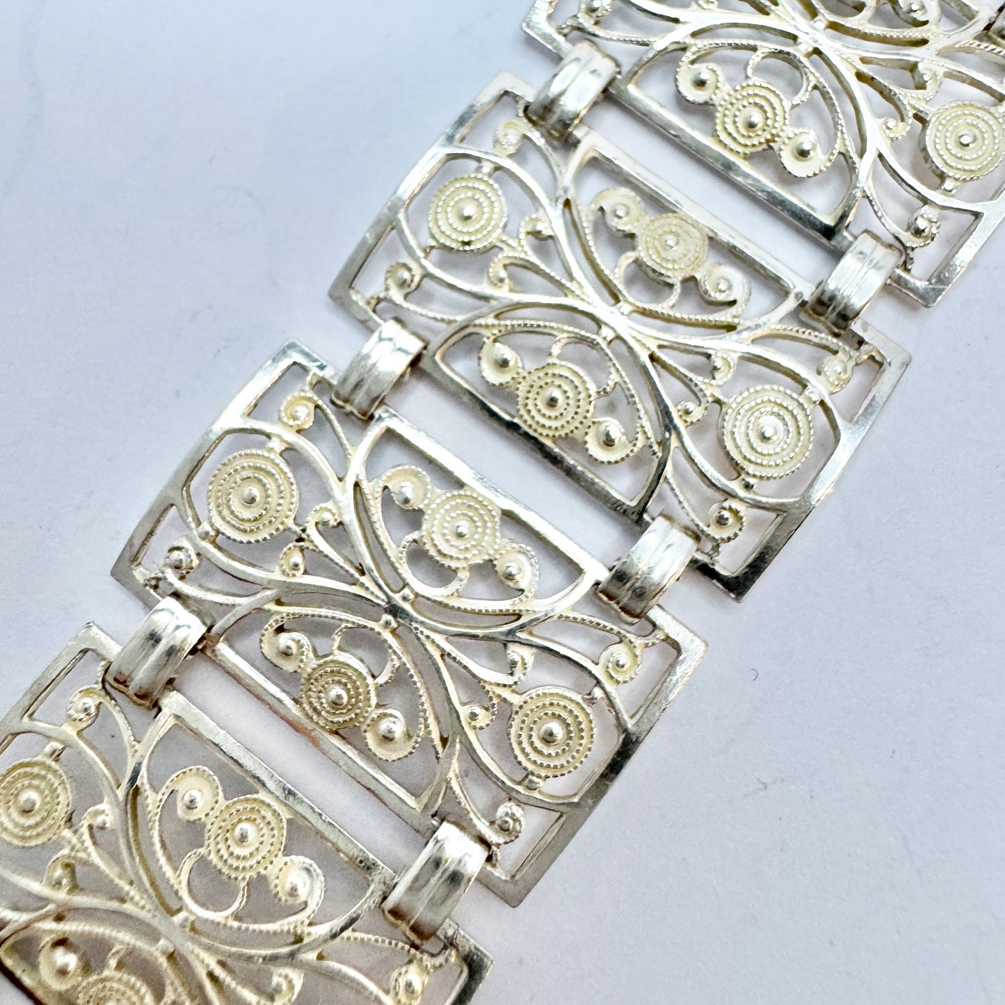 The Netherlands. Vintage Solid Silver Filigree Bracelet.