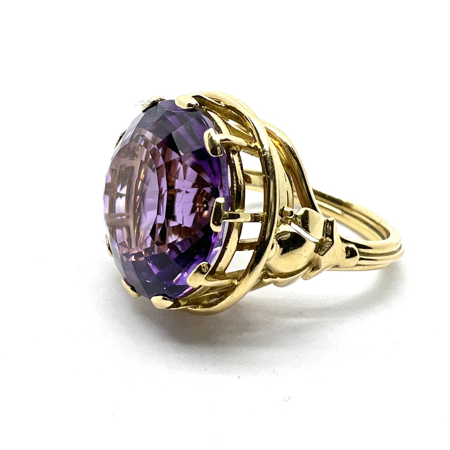 Bold Vintage 18k Gold Amethyst Cocktail Ring. Makers Mark. 10.9 gram