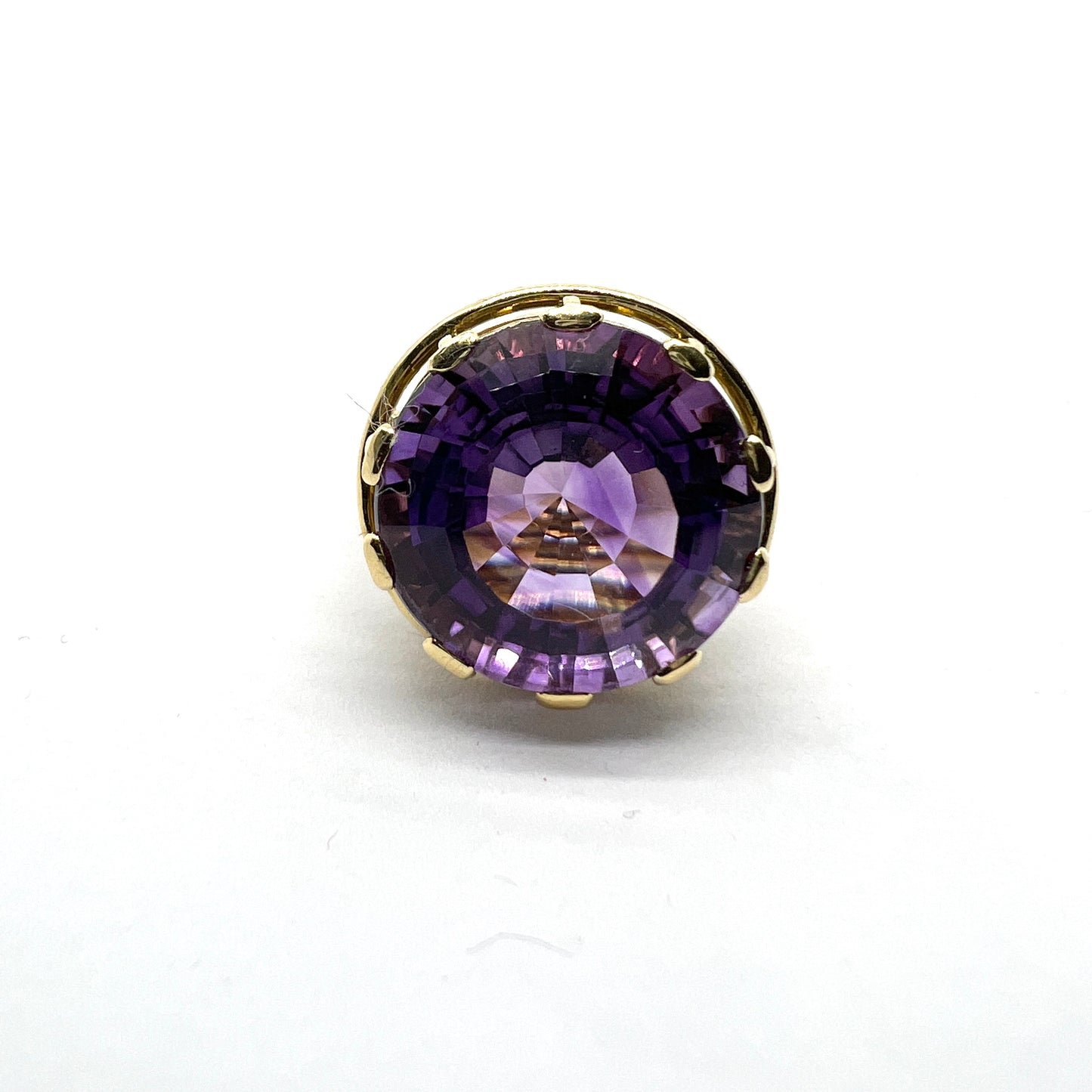 Bold Vintage 18k Gold Amethyst Cocktail Ring. Makers Mark. 10.9 gram