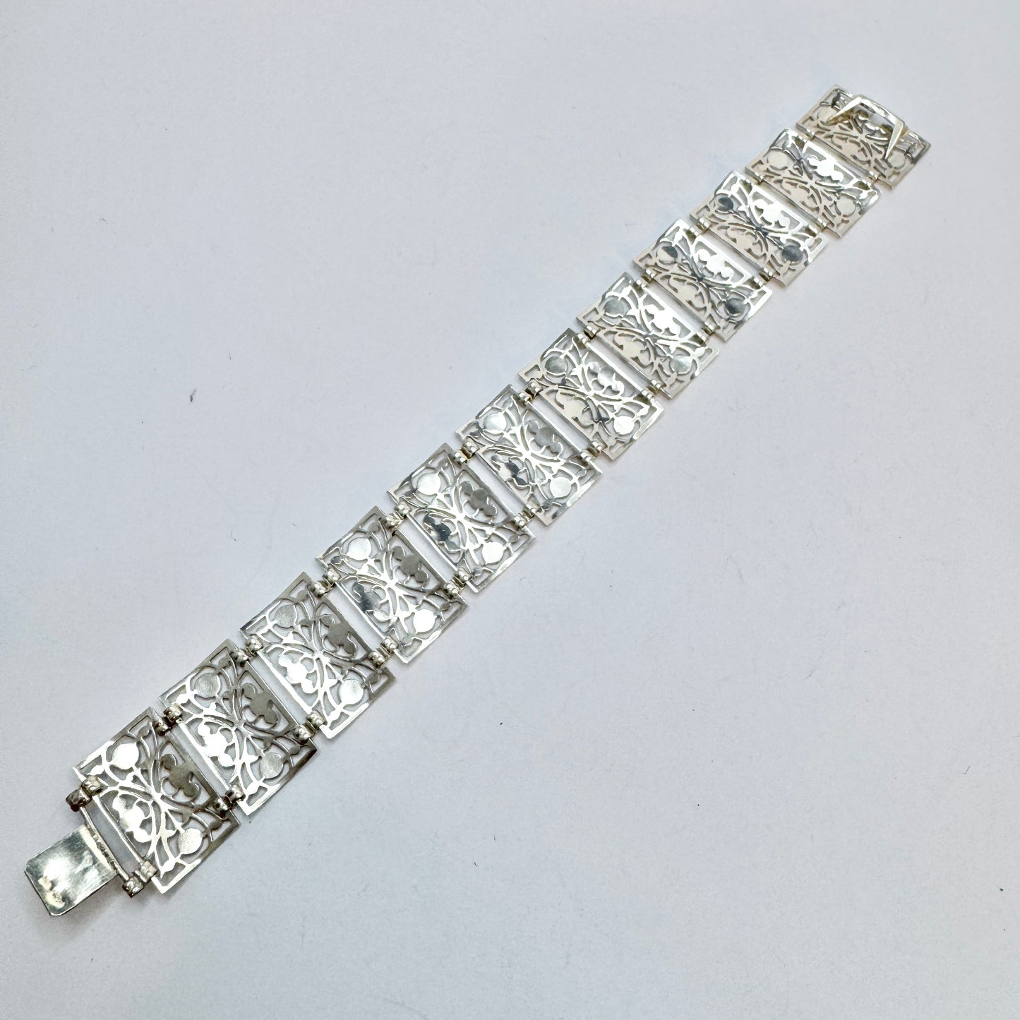 The Netherlands. Vintage Solid Silver Filigree Bracelet.