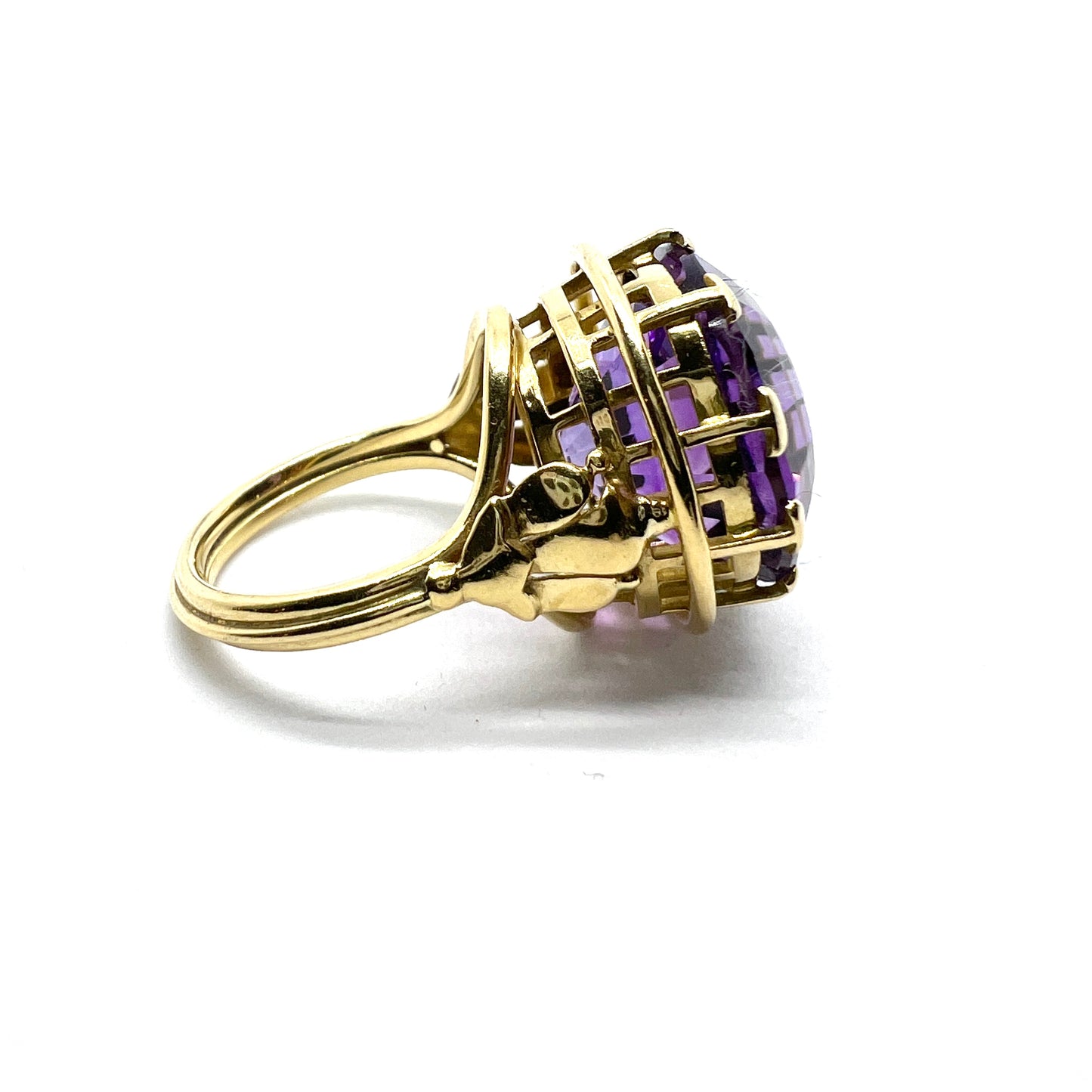 Bold Vintage 18k Gold Amethyst Cocktail Ring. Makers Mark. 10.9 gram