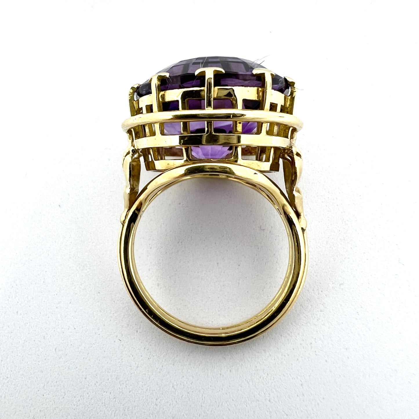 Bold Vintage 18k Gold Amethyst Cocktail Ring. Makers Mark. 10.9 gram