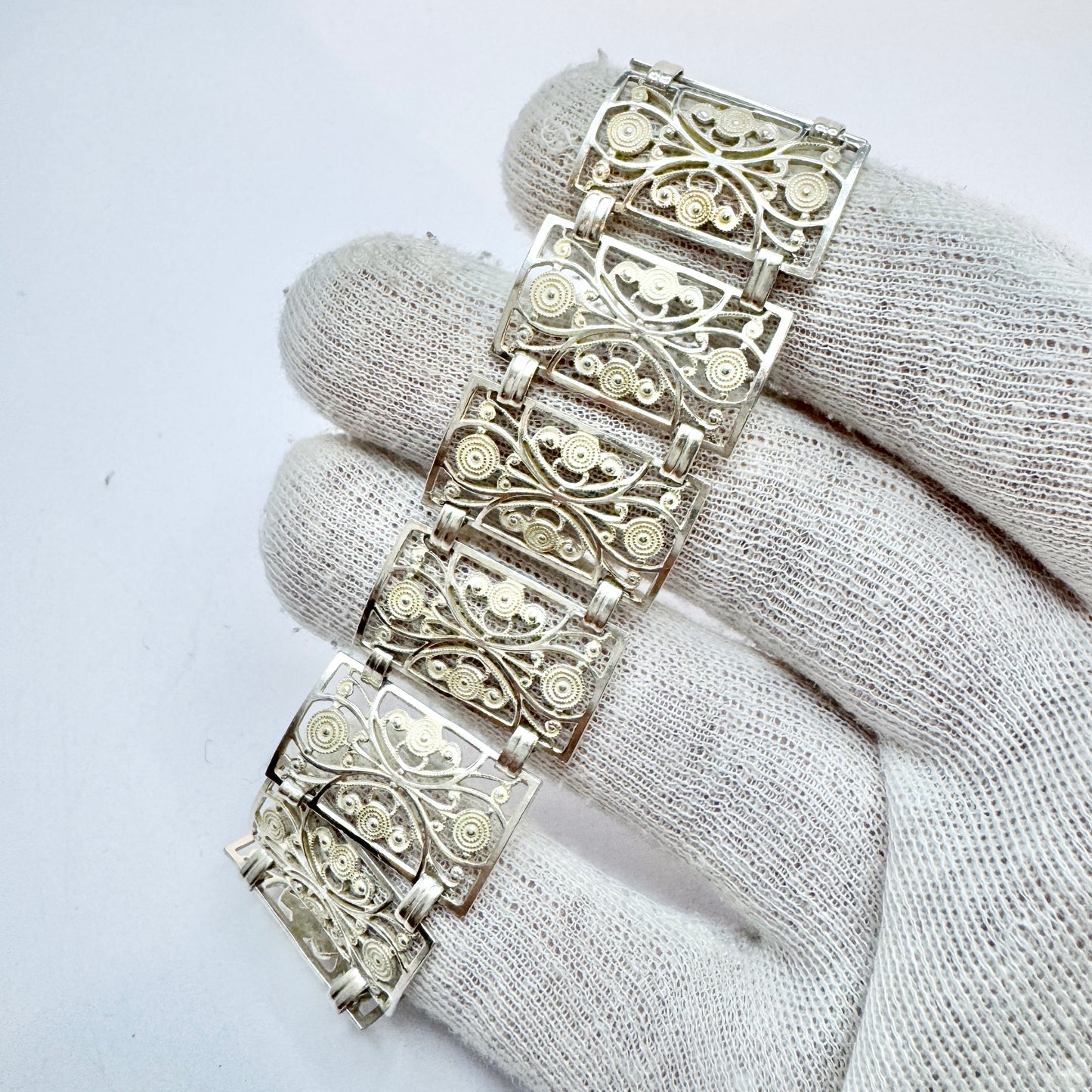 The Netherlands. Vintage Solid Silver Filigree Bracelet.