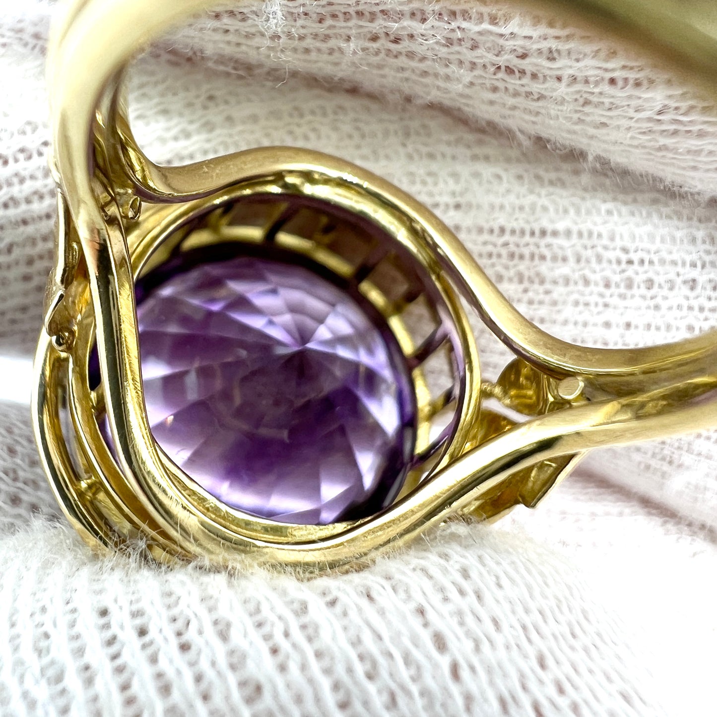 Bold Vintage 18k Gold Amethyst Cocktail Ring. Makers Mark. 10.9 gram