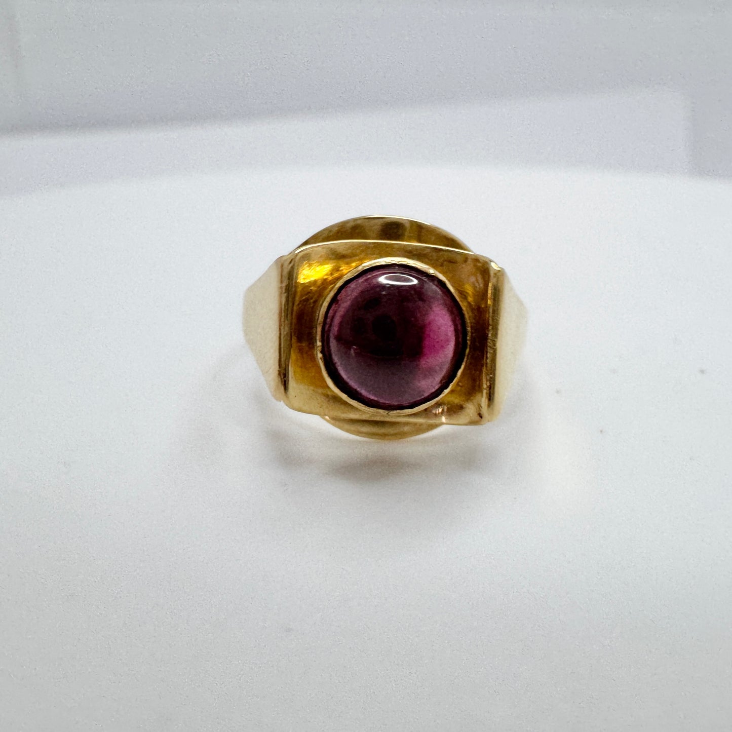 Kaplan, Sweden 1970. Vintage 18k Gold Violet Paste Stone Ring.