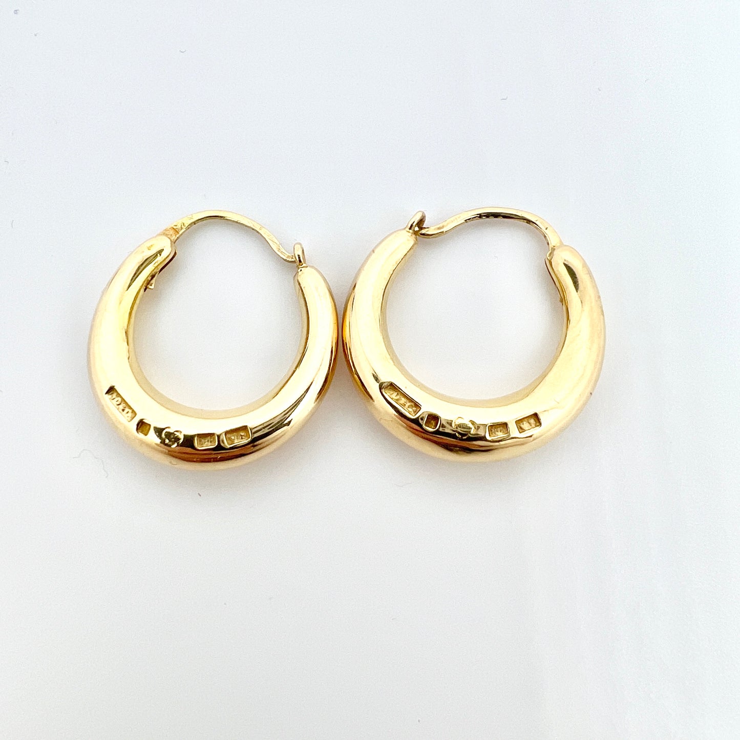 G Dahlgren, Sweden 1971. Vintage 18k Gold Earrings.