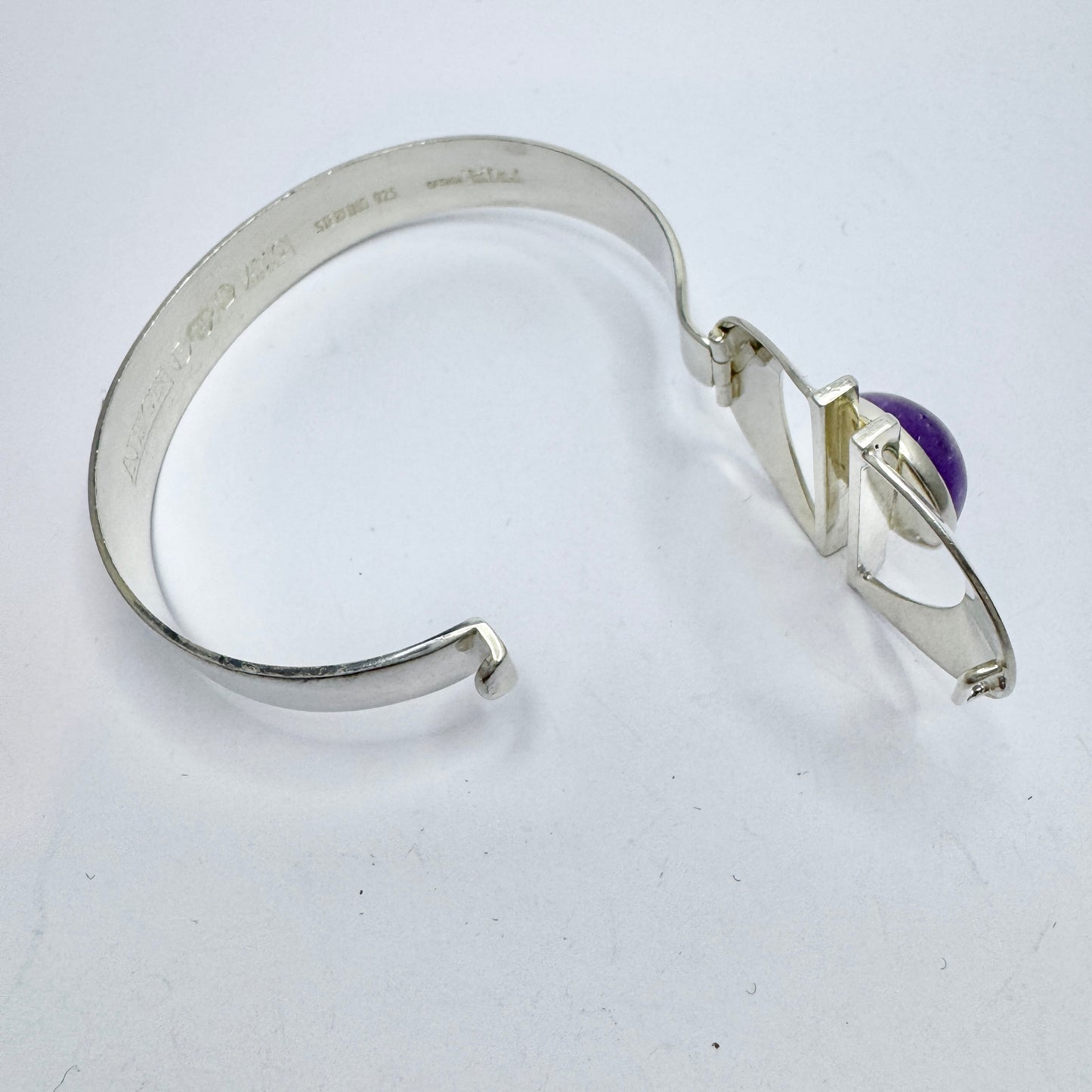 Per Dåvik for Alton, Sweden 1975, Vintage Sterling Silver Amethyst Hinged Bangle Bracelet.