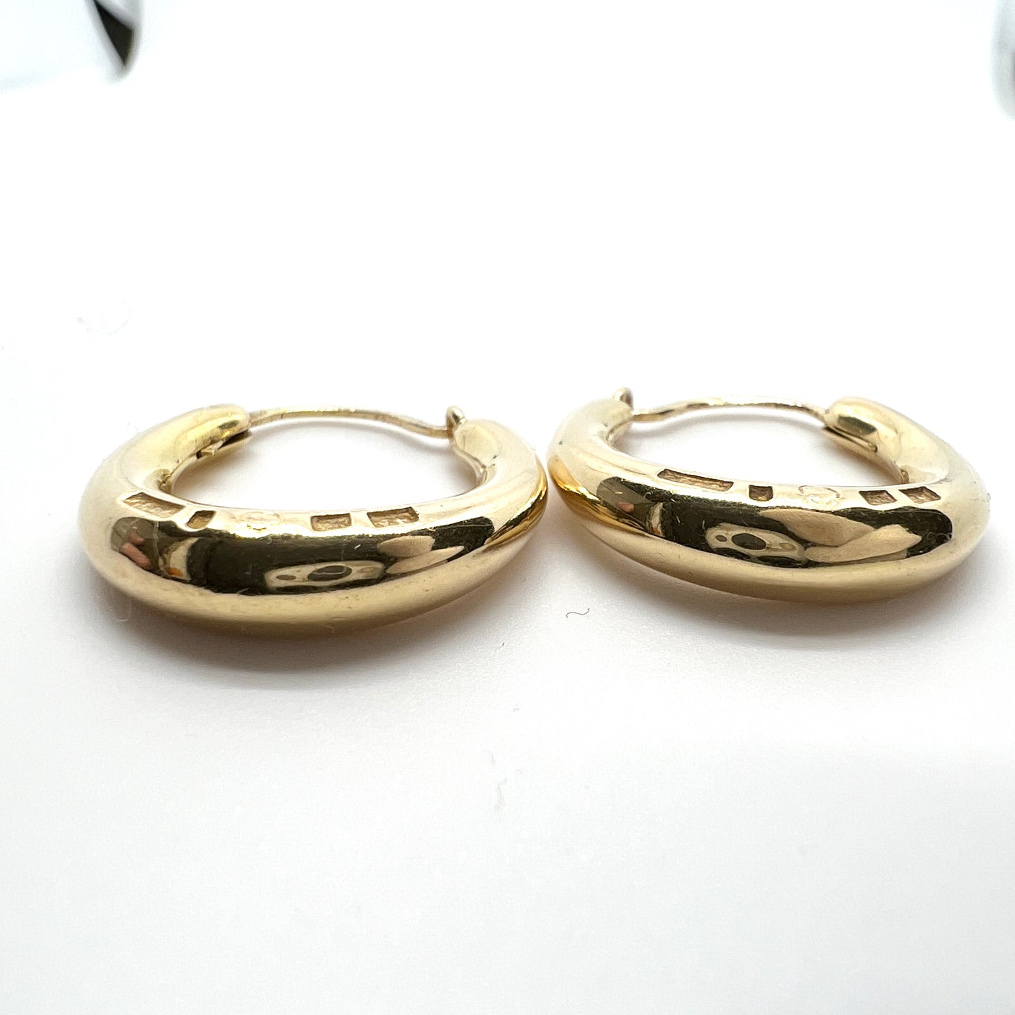 G Dahlgren, Sweden 1971. Vintage 18k Gold Earrings.