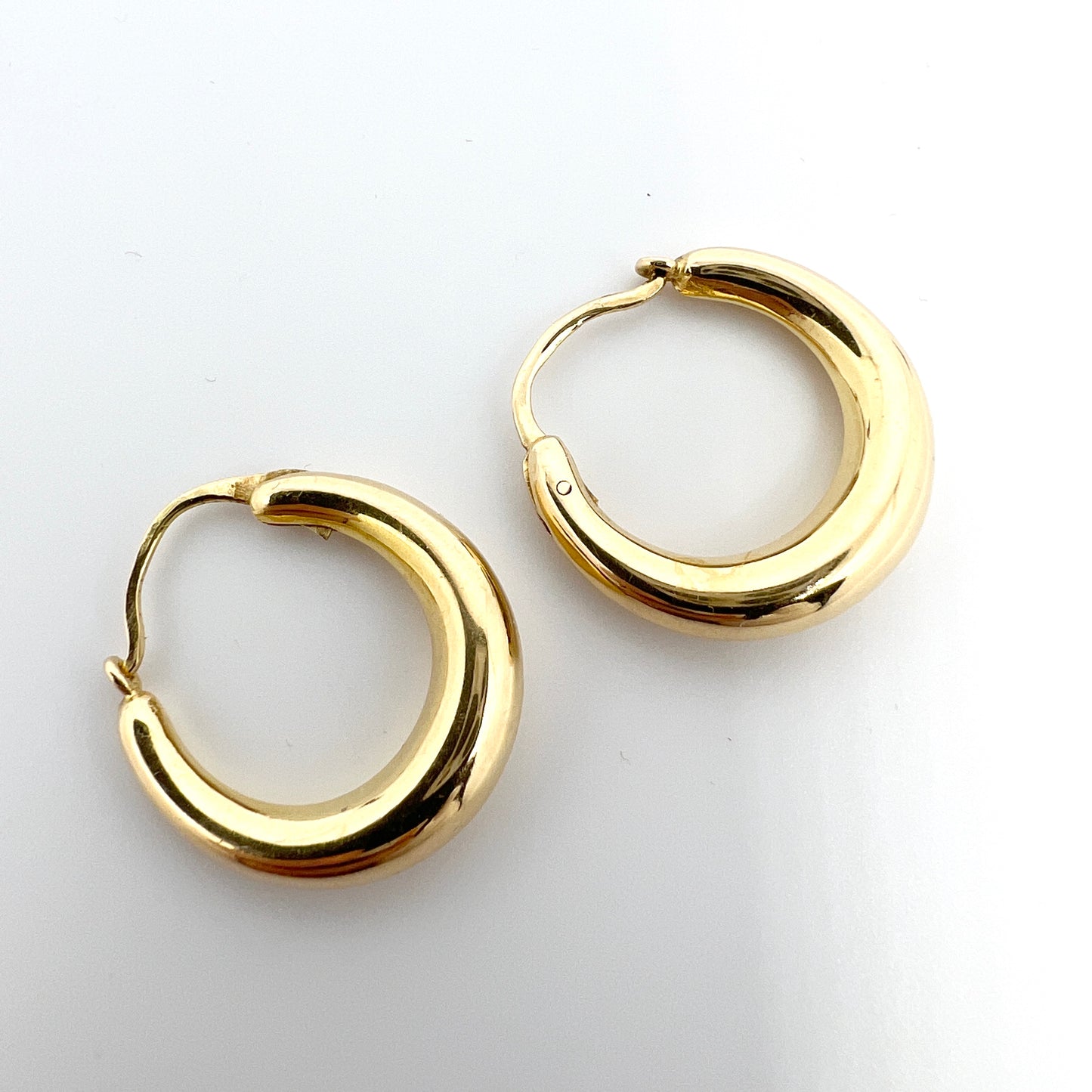 G Dahlgren, Sweden 1971. Vintage 18k Gold Earrings.