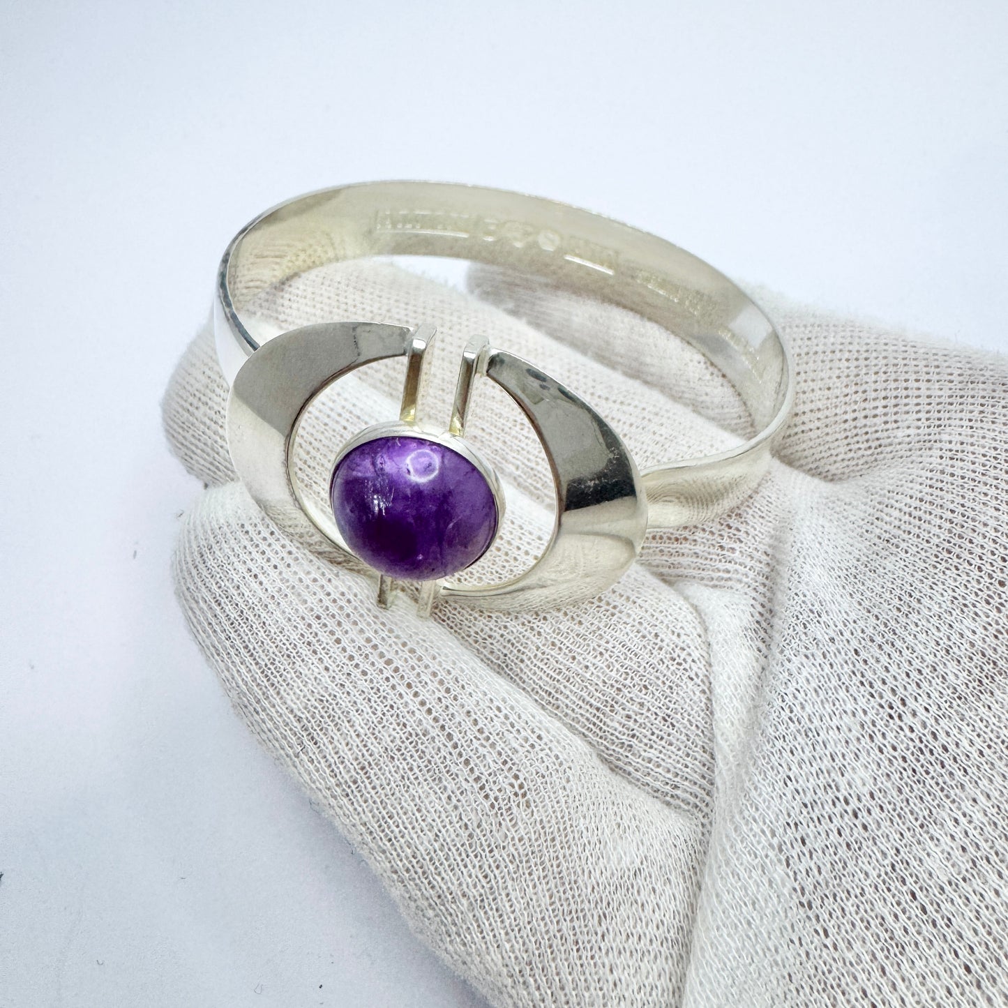 Per Dåvik for Alton, Sweden 1975, Vintage Sterling Silver Amethyst Hinged Bangle Bracelet.