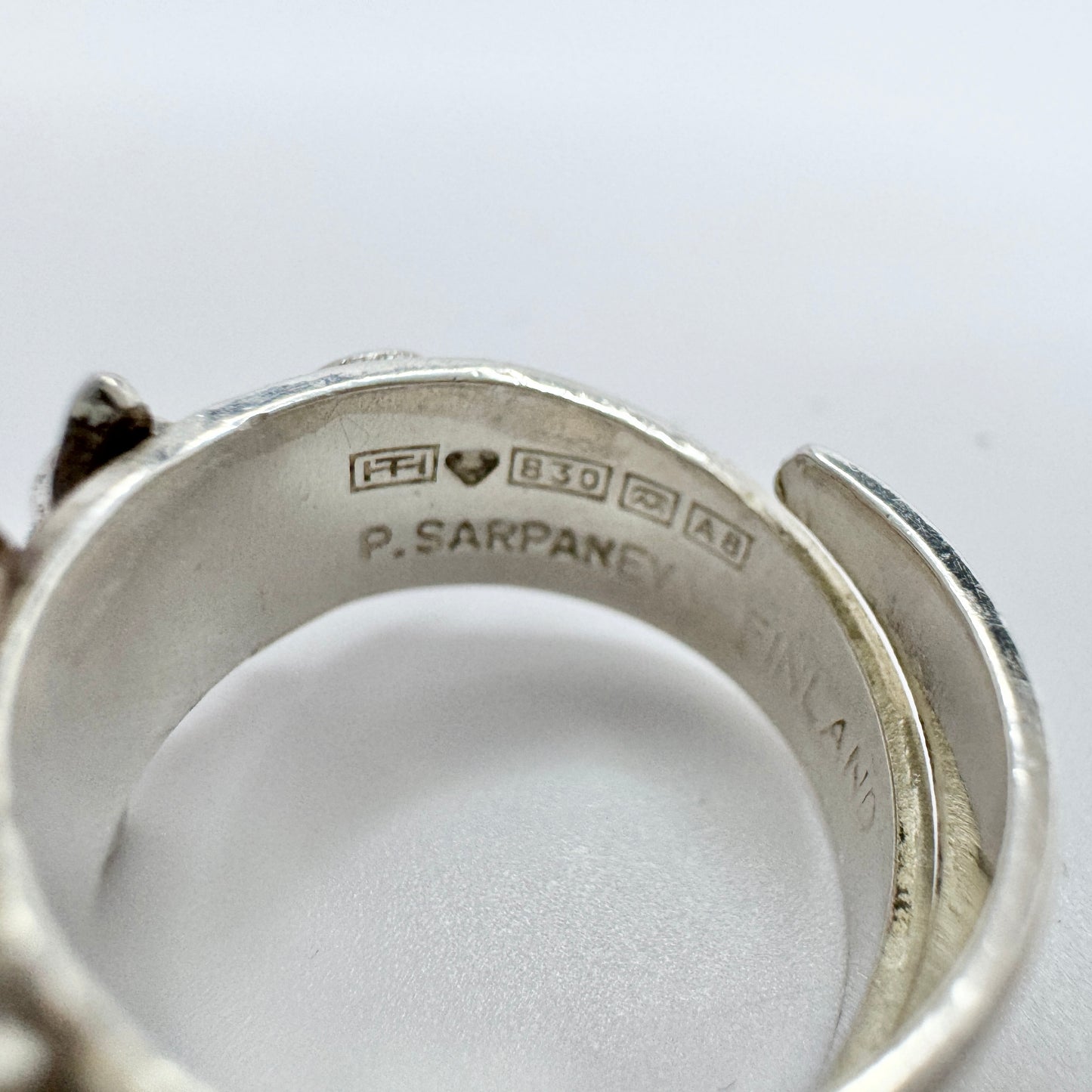 Pentti Sarpaneva for Turun Hopea, Finland 1978. Vintage Silver Wild Roses Ring. Signed.