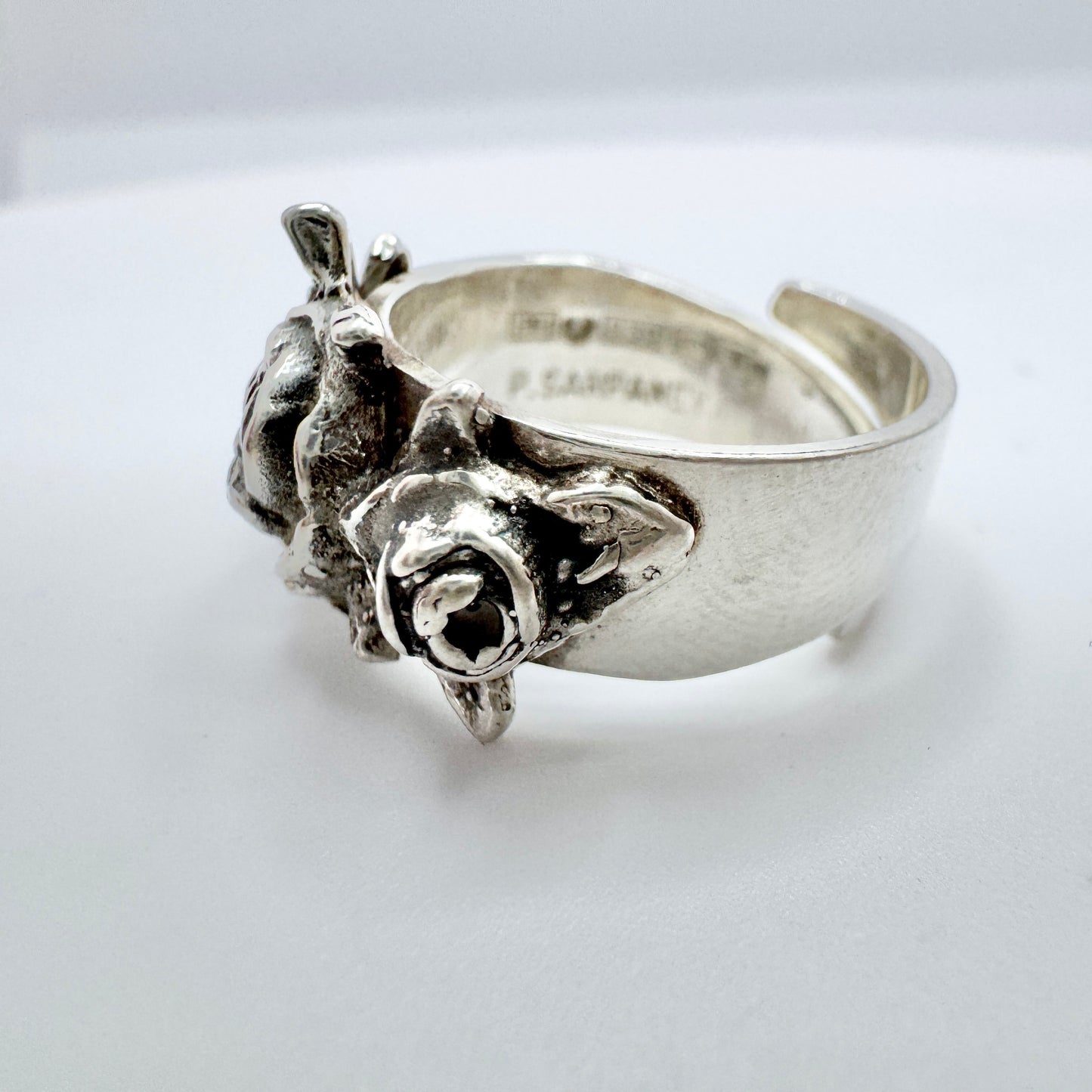 Pentti Sarpaneva for Turun Hopea, Finland 1978. Vintage Silver Wild Roses Ring. Signed.