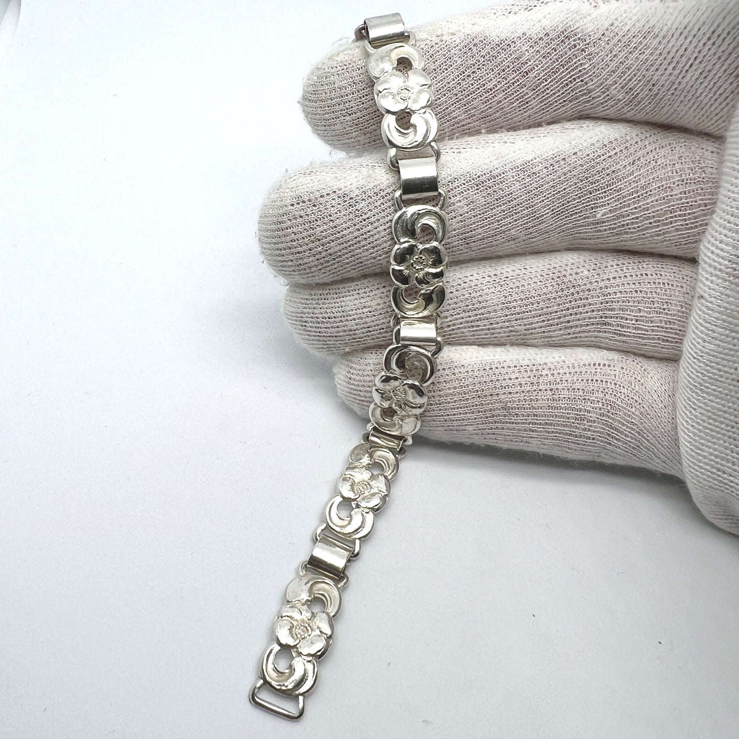Asa-Silver H Olsson, Sweden 1949 Vintage Solid Silver Floral Link Bracelet.