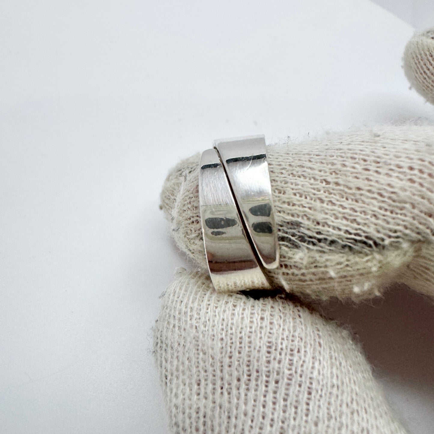 Pentti Sarpaneva for Turun Hopea, Finland 1978. Vintage Silver Wild Roses Ring. Signed.