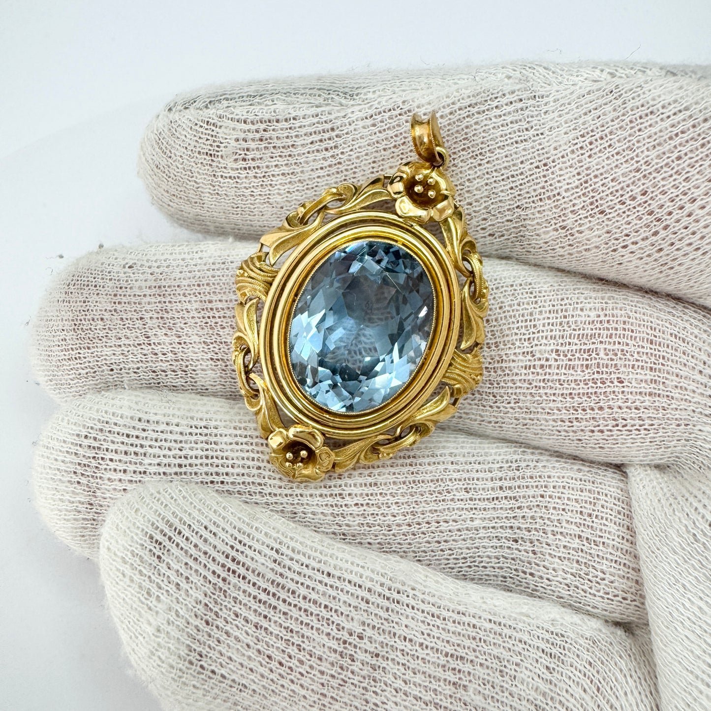 Sweden year 1944. Vintage 18k Gold Icy Blue Synthetic Spinel Pendant.