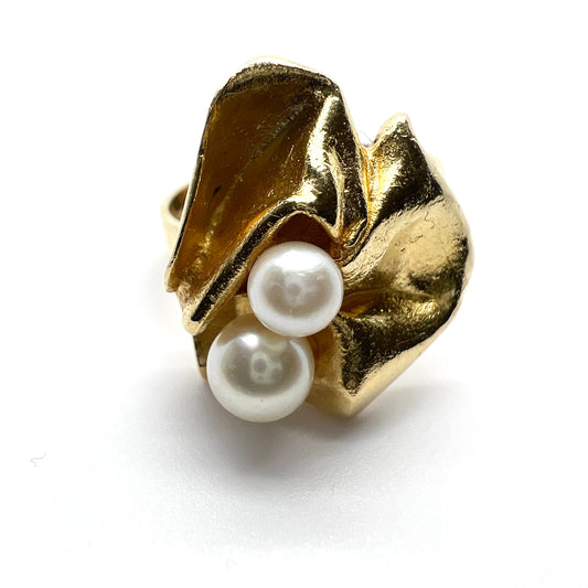 Björn Weckström for Lapponia 1970s. Vintage 18k Gold Pearl Ring. Design: Broken leaf