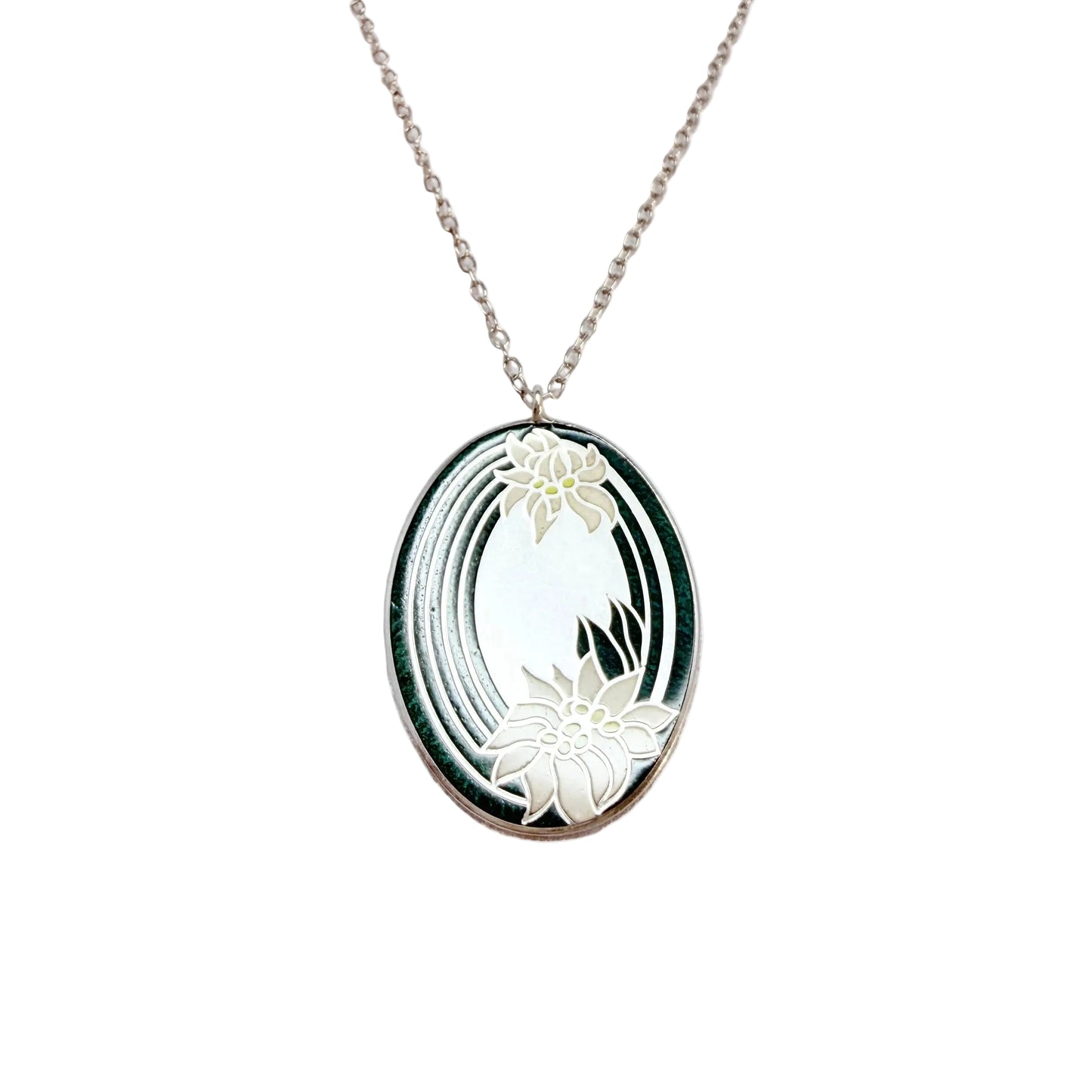 Franklin Mint, Birmingham 1977. Vintage Sterling Silver Enamel Edelweiss Pendant Necklace.