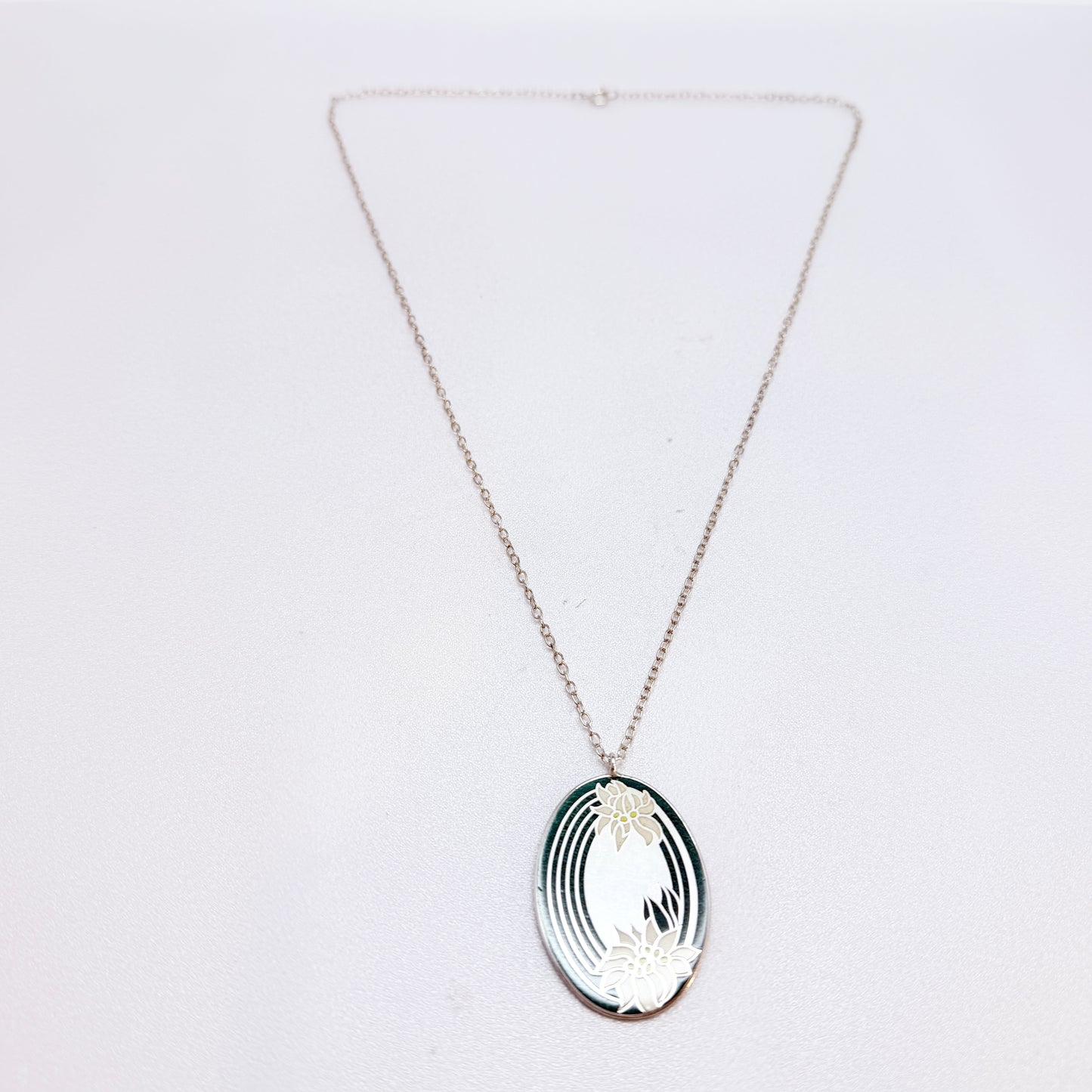 Franklin Mint, Birmingham 1977. Vintage Sterling Silver Enamel Edelweiss Pendant Necklace.