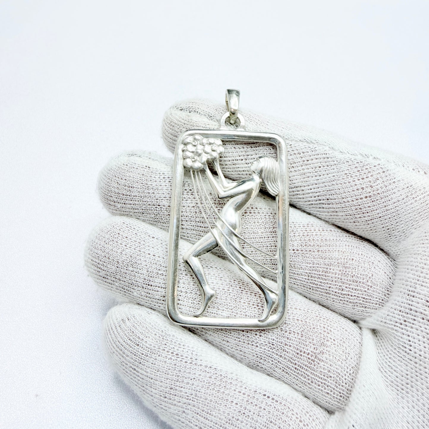 G Dahlgren, Sweden 1947. Vintage Swedish Modern Sterling Silver Pendant.