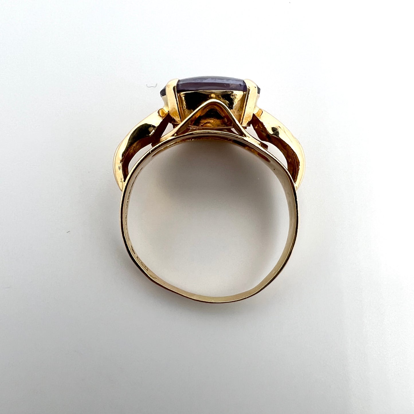 Ceson, Sweden year 1960. Vintage 18k Gold Synthetic Sapphire Ring.