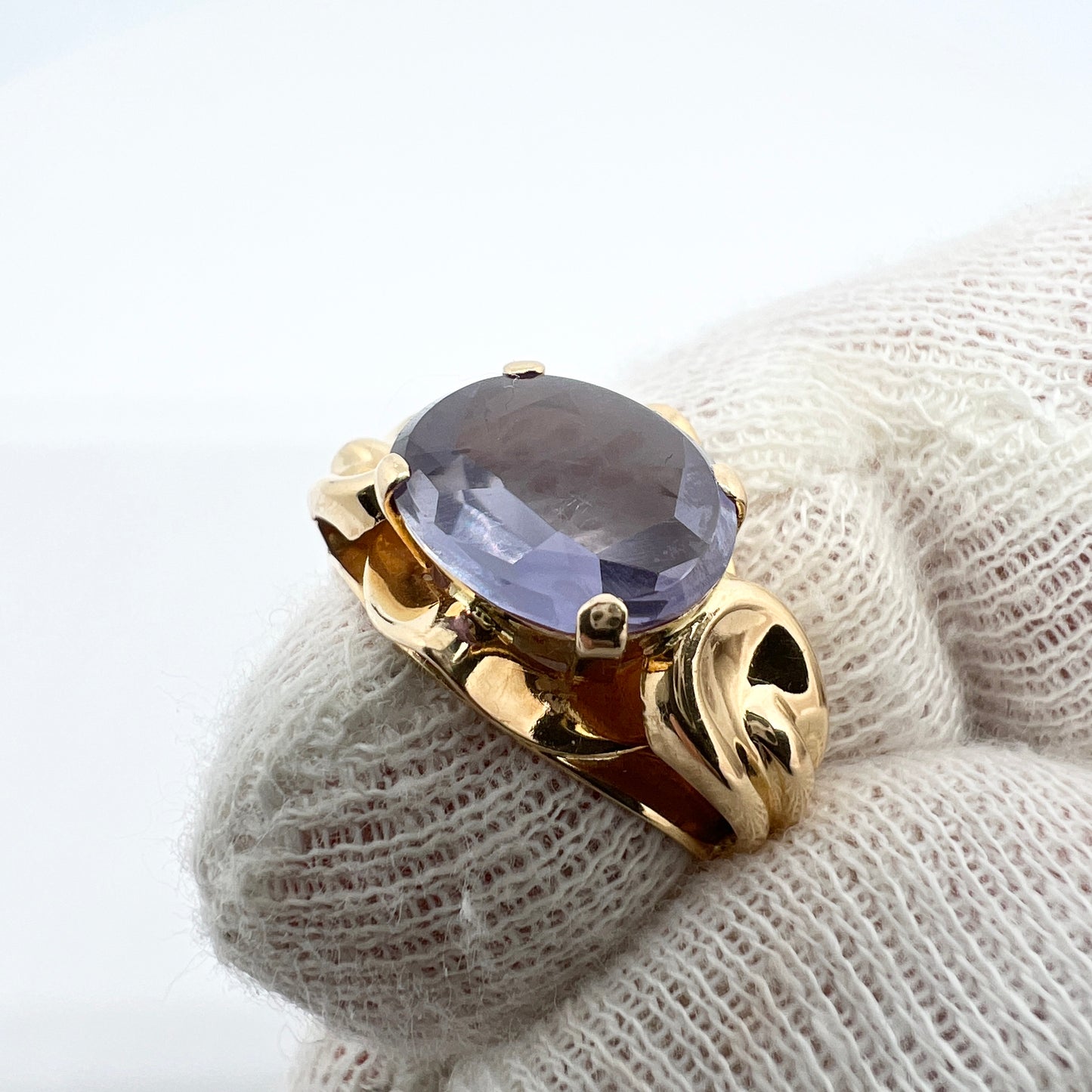 Ceson, Sweden year 1960. Vintage 18k Gold Synthetic Sapphire Ring.