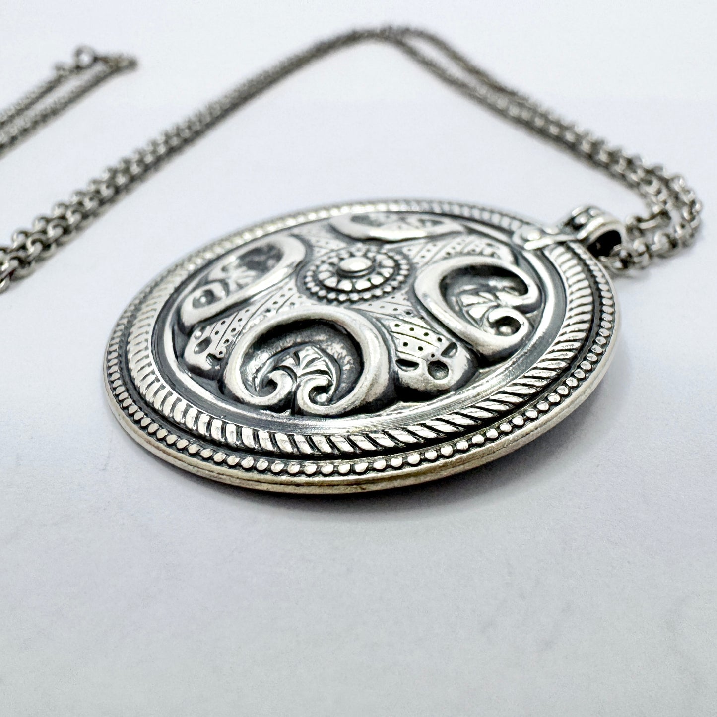 Kalevala Koru, Finland 1996. Vintage Sterling Silver Pendant Necklace.