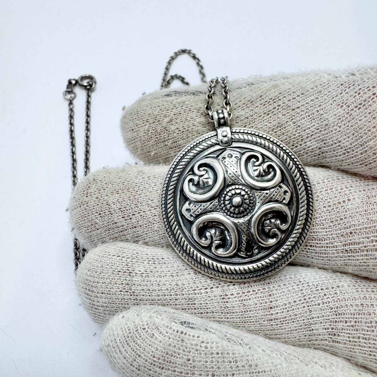 Kalevala Koru, Finland 1996. Vintage Sterling Silver Pendant Necklace.