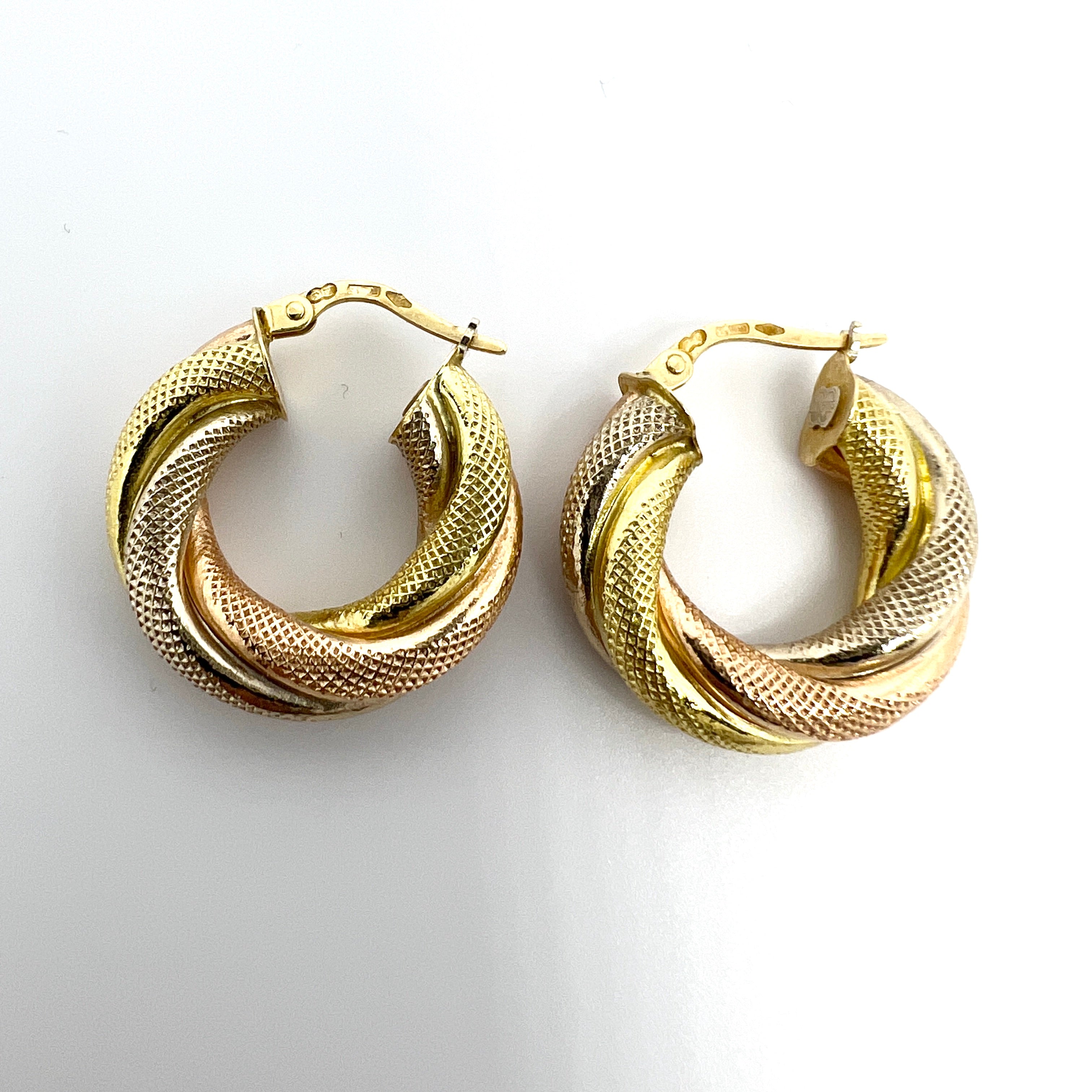 UNO A ERRE Arezzo Italy. Vintage 18k Tri Color Earrings. T