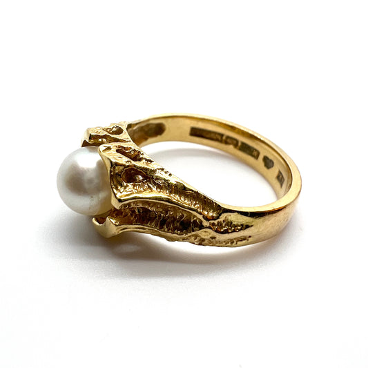 Ceson, Sweden 1974. Vintage 18k Gold Cultured Pearl Ring.