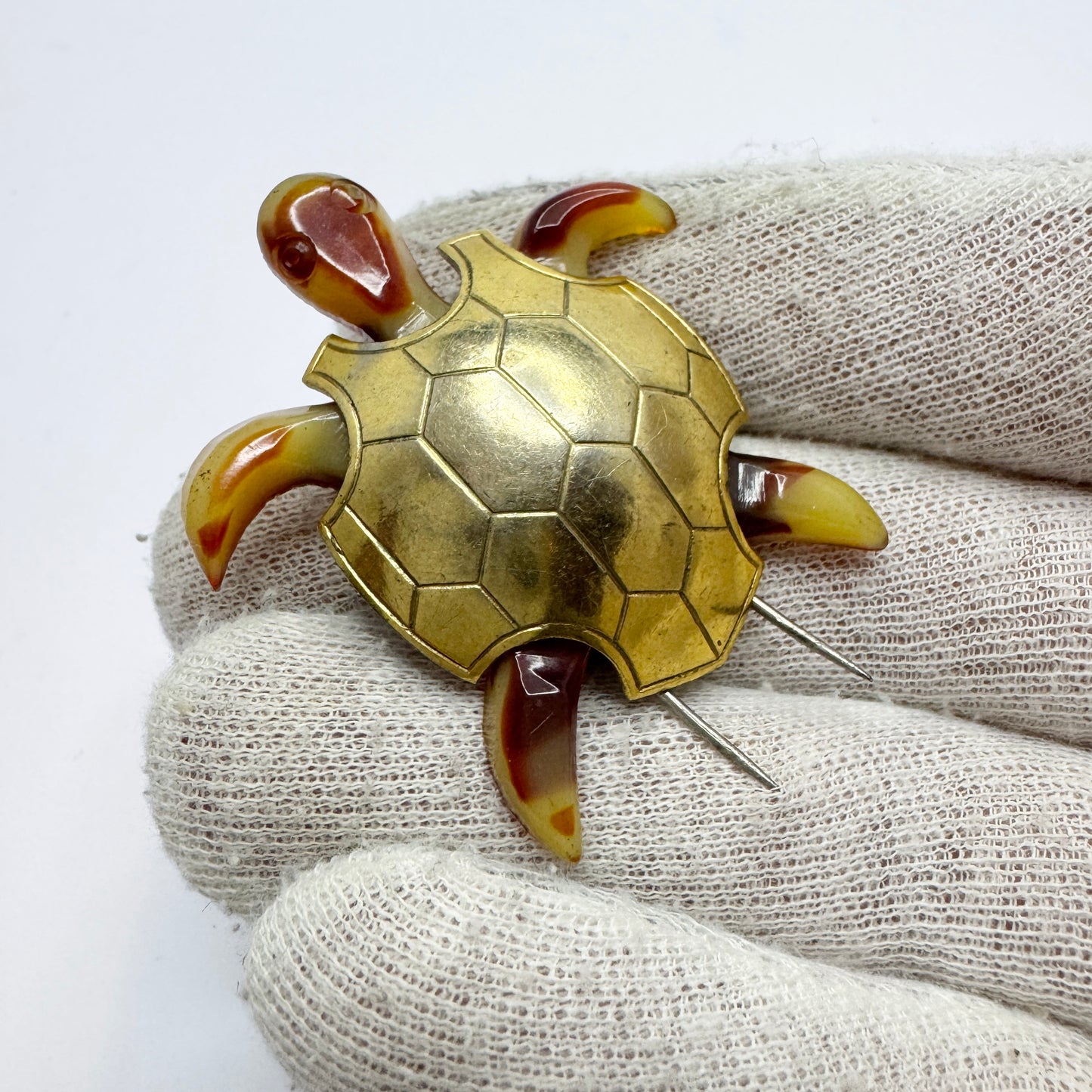 France ca 1940-50s. Vintage Costume Jewelry Turtle Fur Clip Brooch.