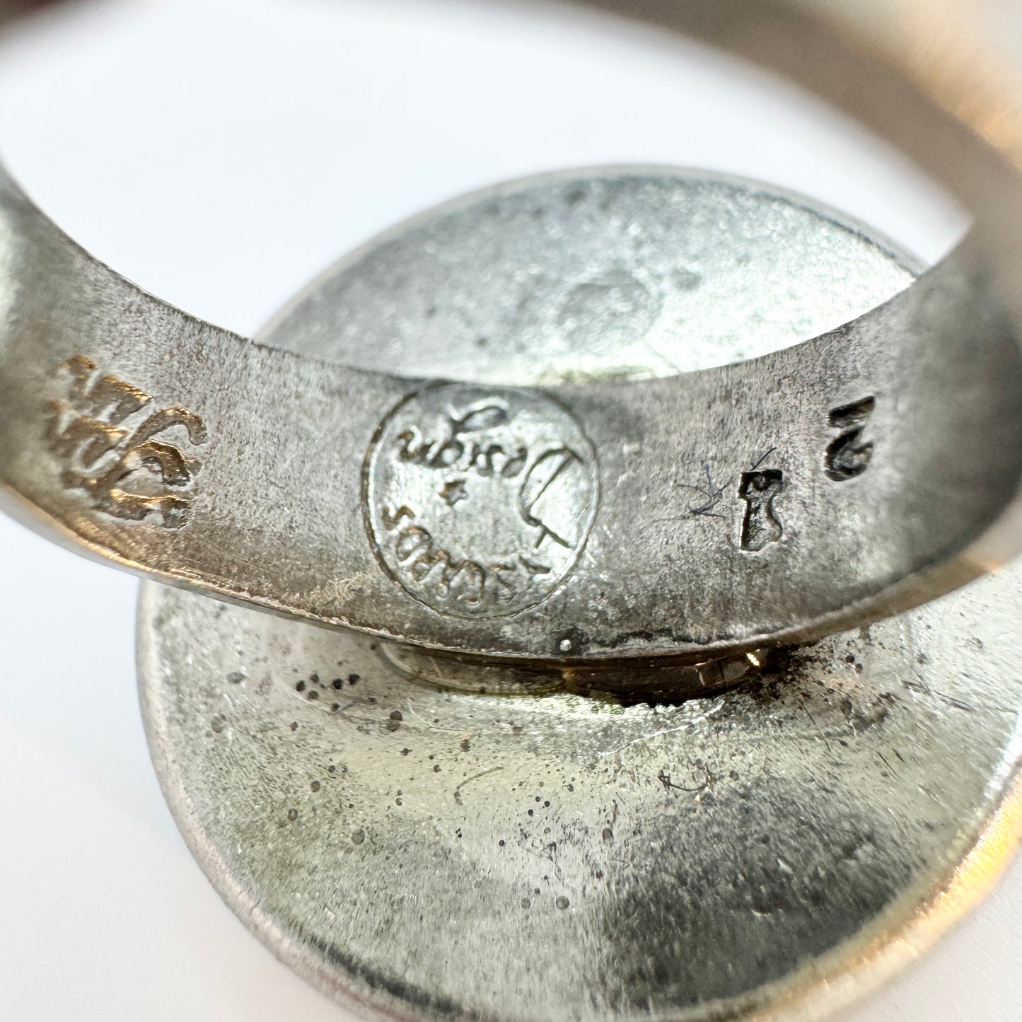 Lysgaard Design, Denmark c 1970. Bold Vintage Hippie Flower Pewter Enamel Ceramic Ring.