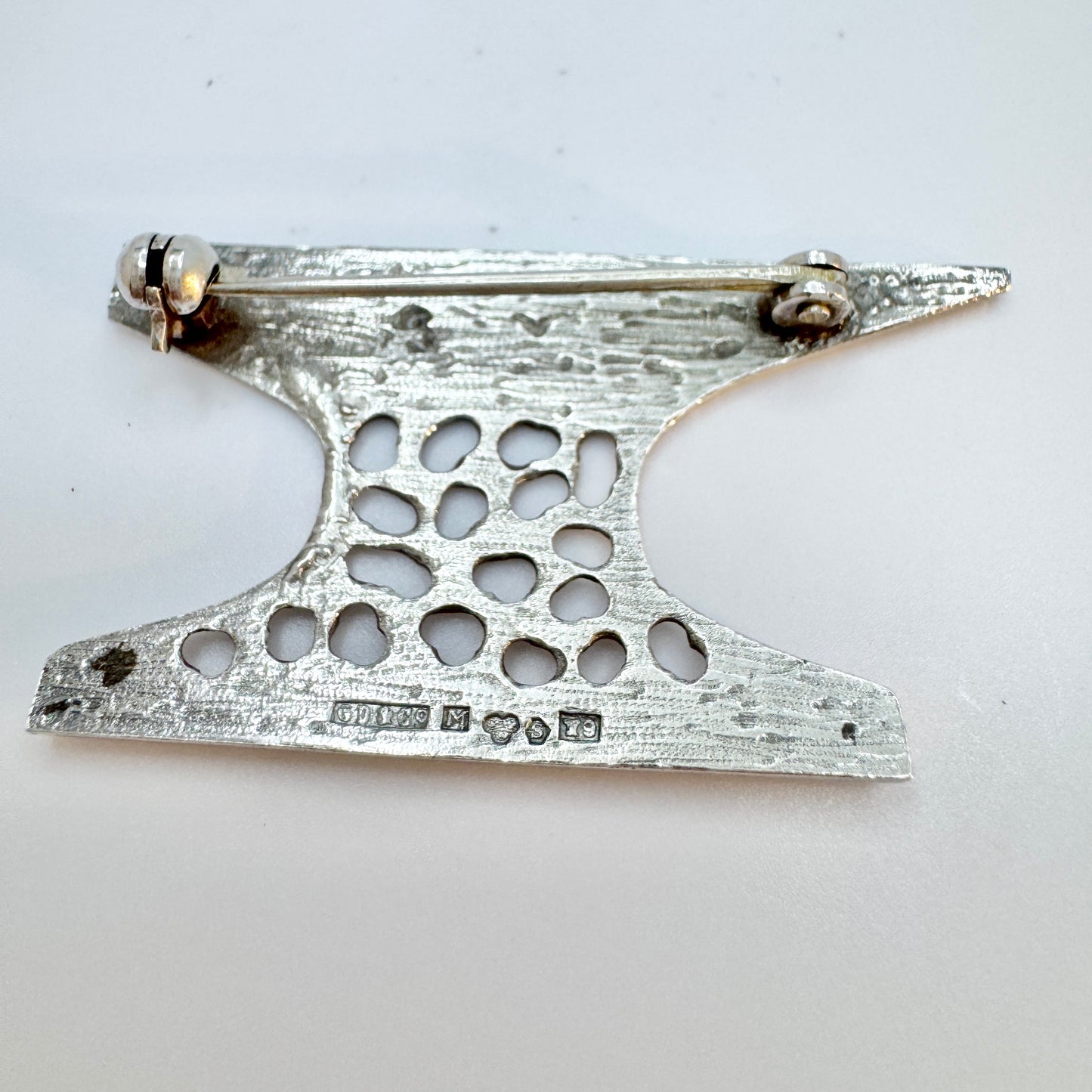 G Dahlgren, Sweden 1973. Vintage Sterling Silver Anvil Brooch.
