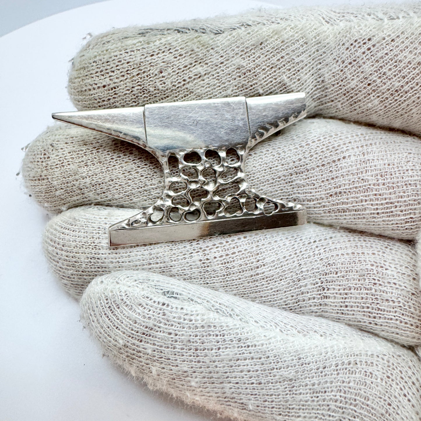 G Dahlgren, Sweden 1973. Vintage Sterling Silver Anvil Brooch.