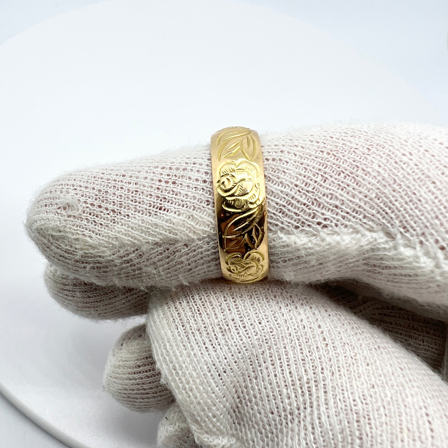 AG Åberg, Sweden 1907. Antique 18k Gold Rose Flower Wedding Band Ring.