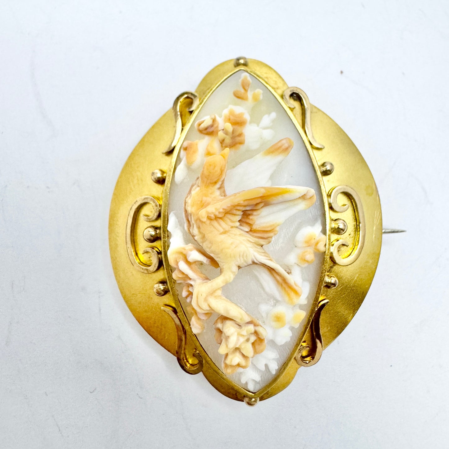 Antique Victorian 18k Gold Bird Cameo Brooch.