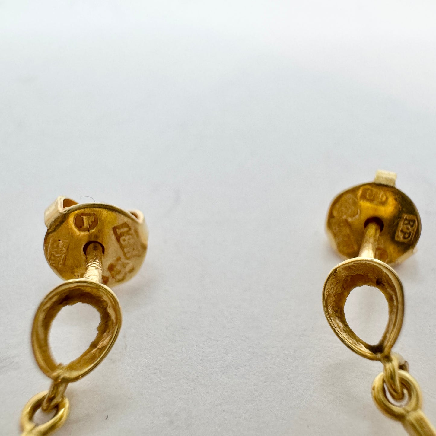 KE Palmberg for ALTON, Sweden 1970. Vintage 18k Gold Dangle Earrings.