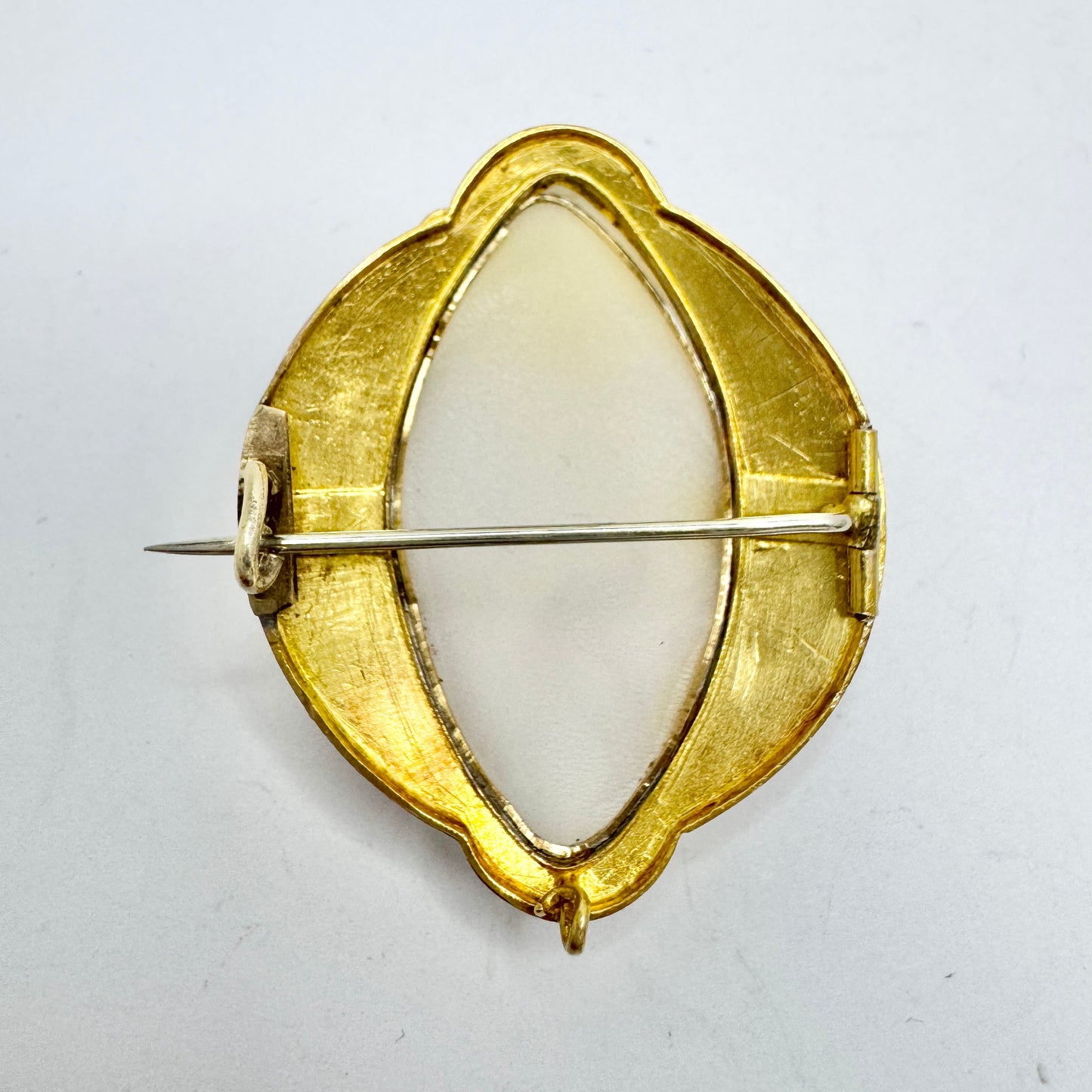 Antique Victorian 18k Gold Bird Cameo Brooch.