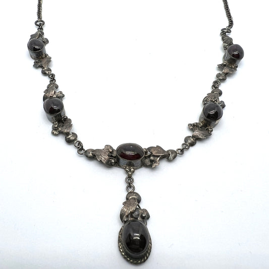 Early 1900s Solid Silver Cabochon Garnet Necklace.